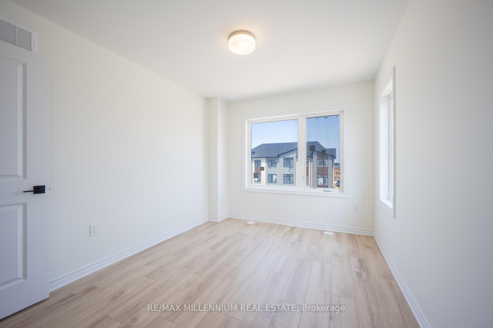 50 Thornbird Crescent Upper Property Photo 34