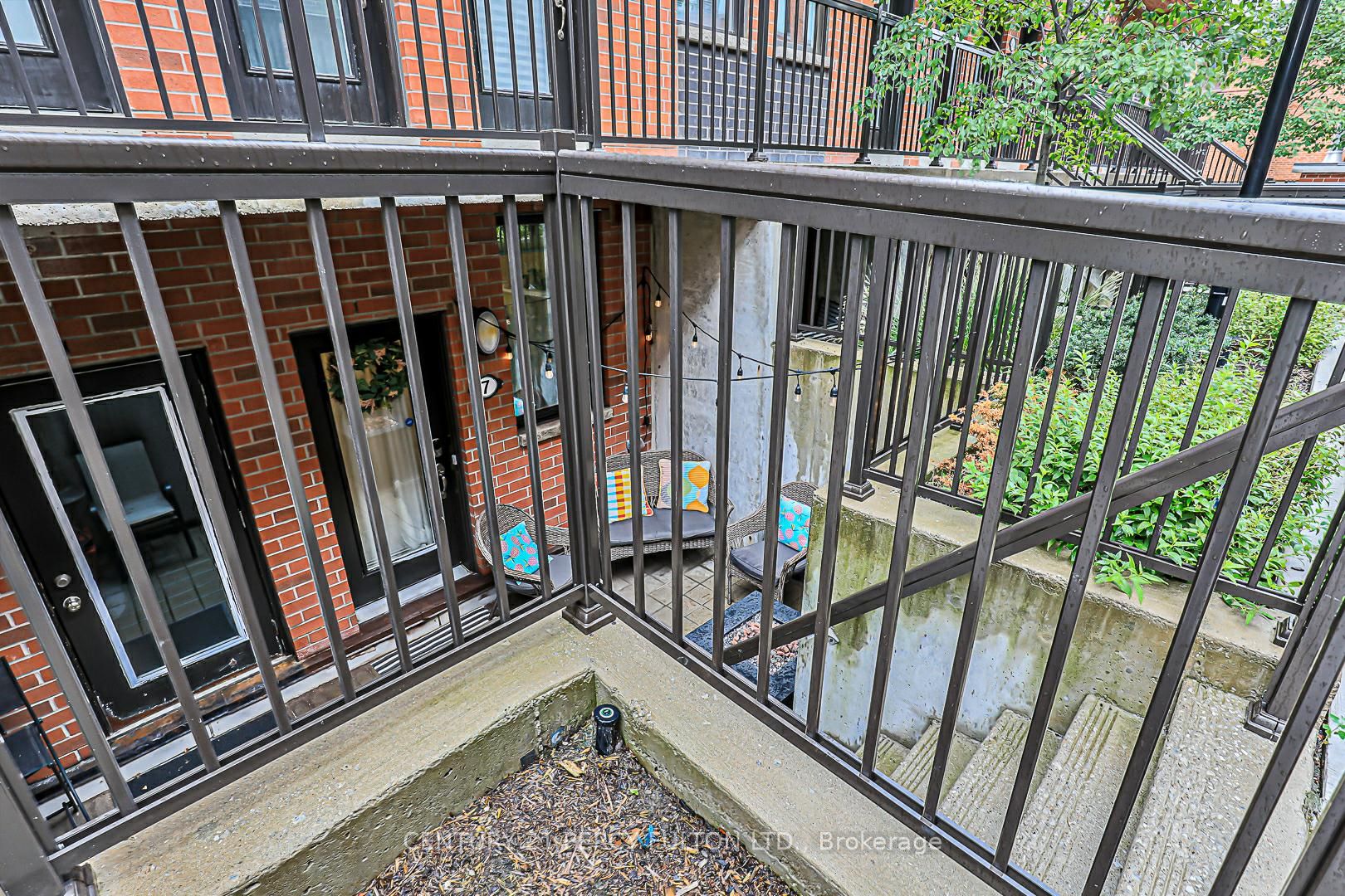 68 Winston Park Boulevard 7 Property Photo 4