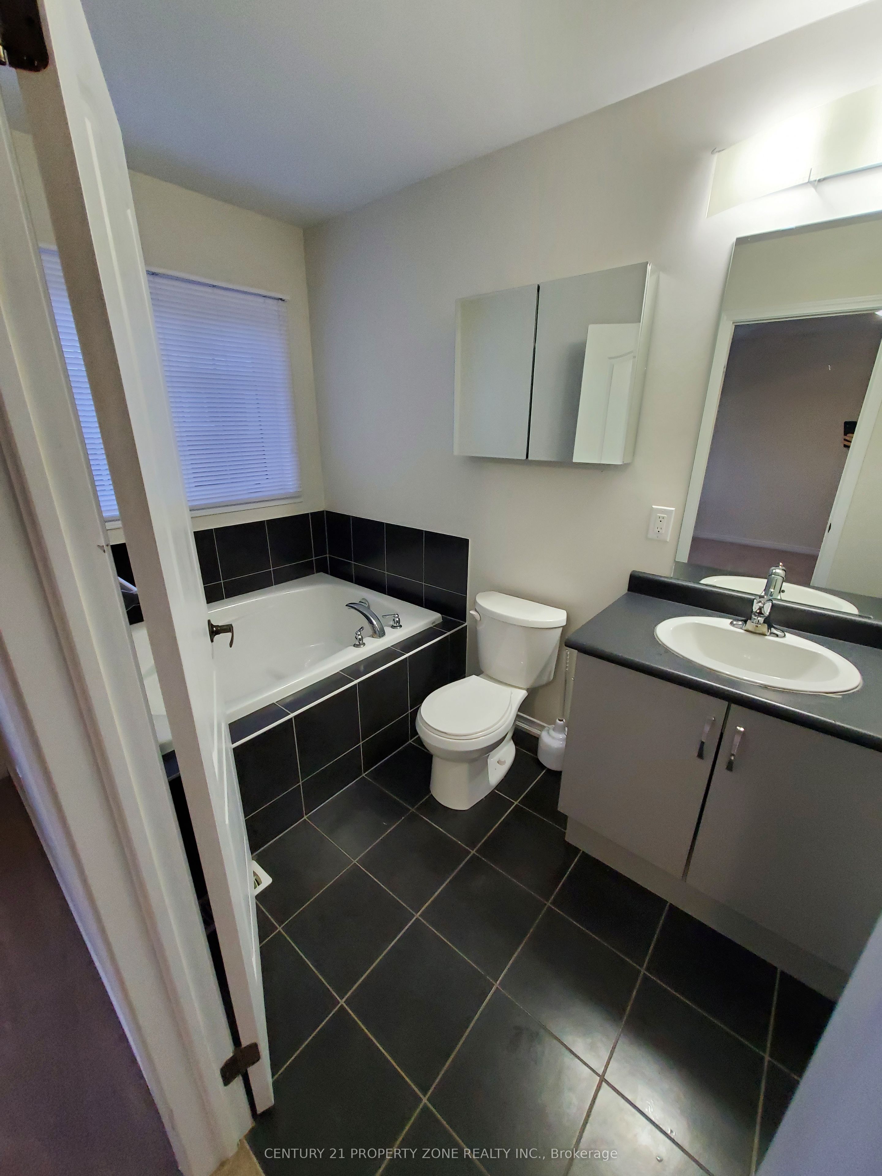 3 Baffin Crescent (upper) Property Photo 9