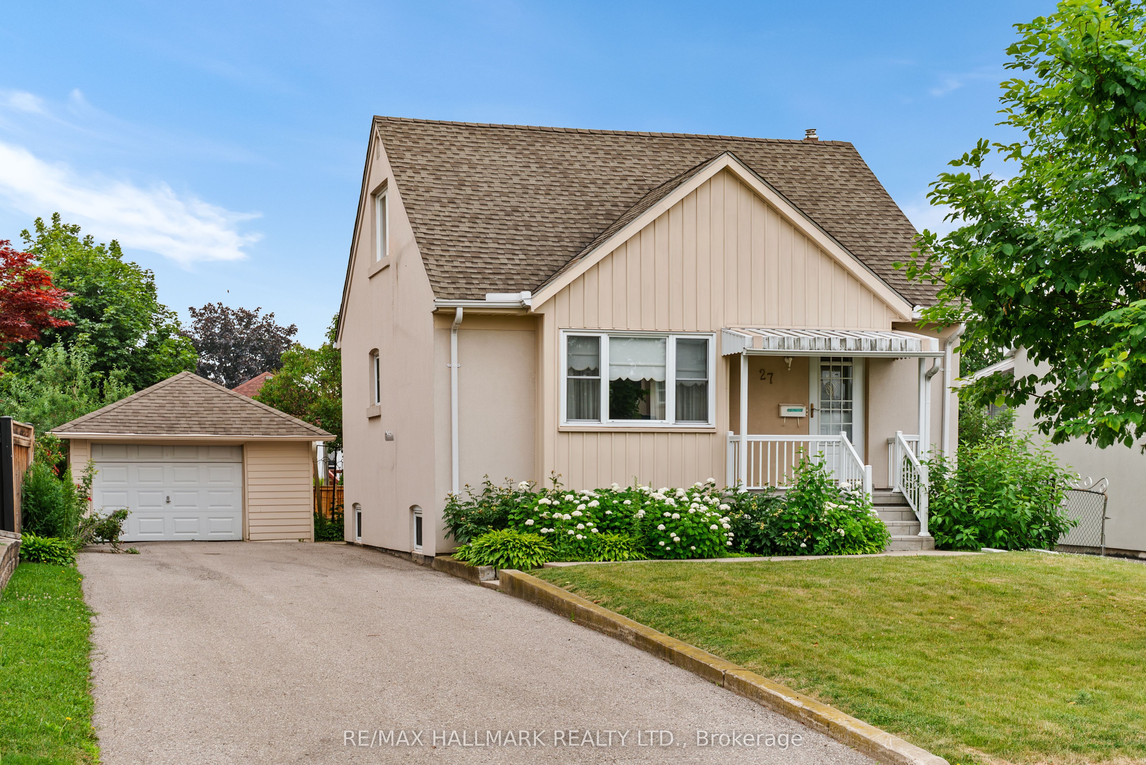 27 Sunray Crescent