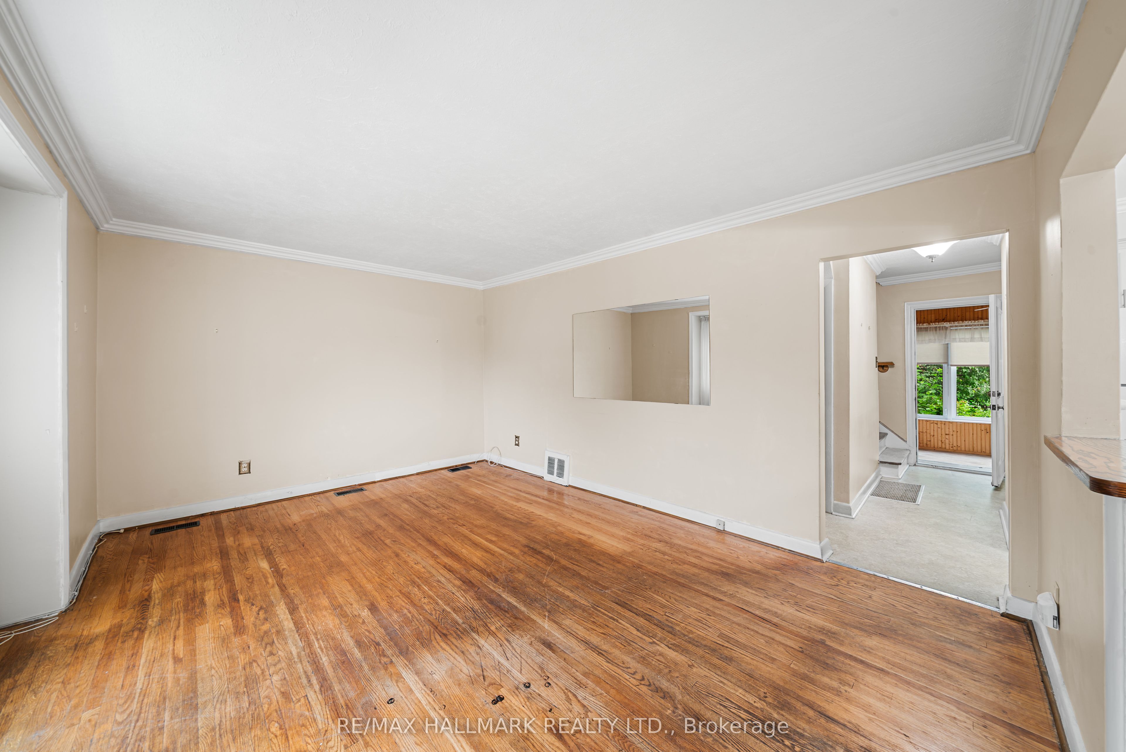 27 Sunray Crescent Property Photo 3