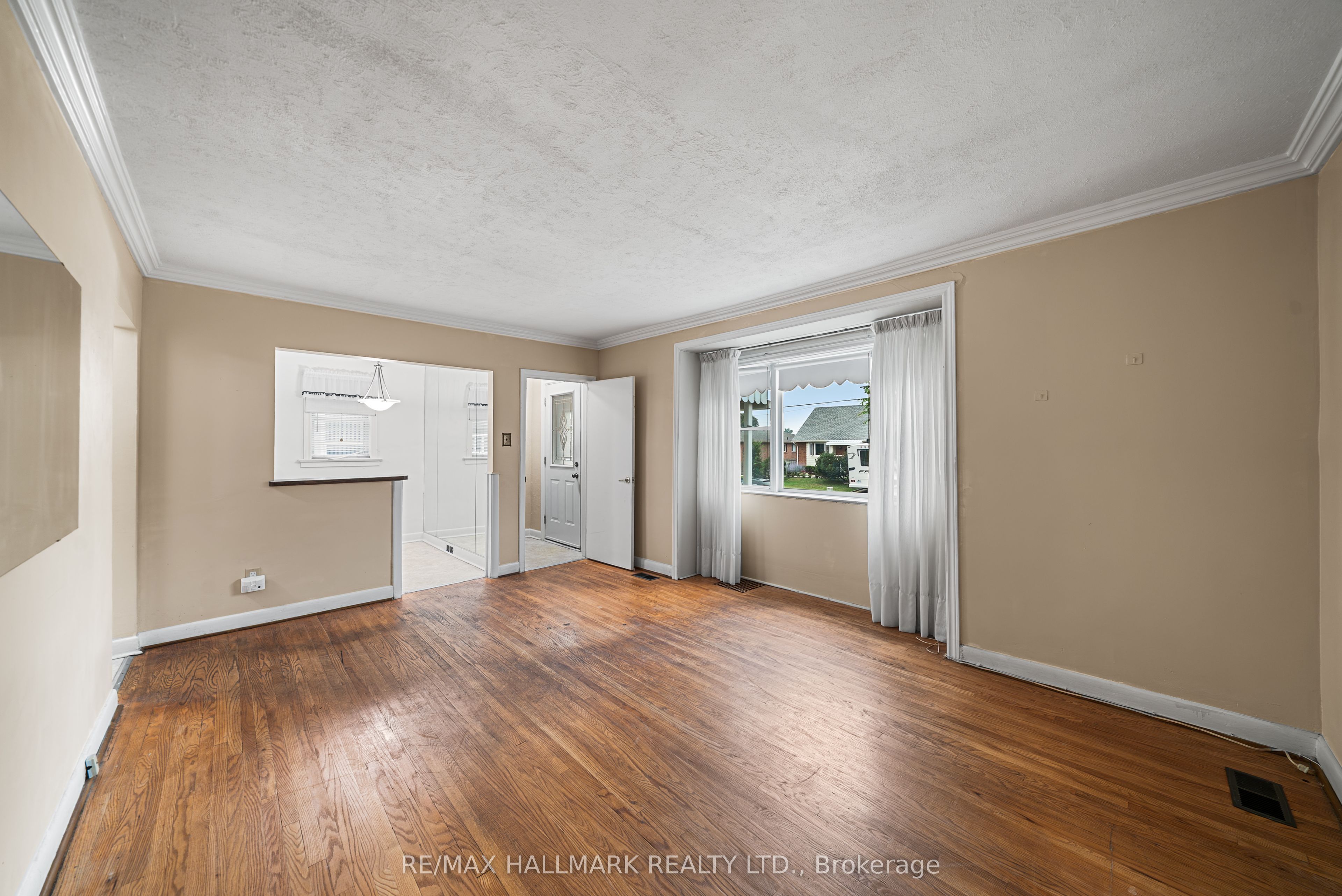 27 Sunray Crescent Property Photo 8