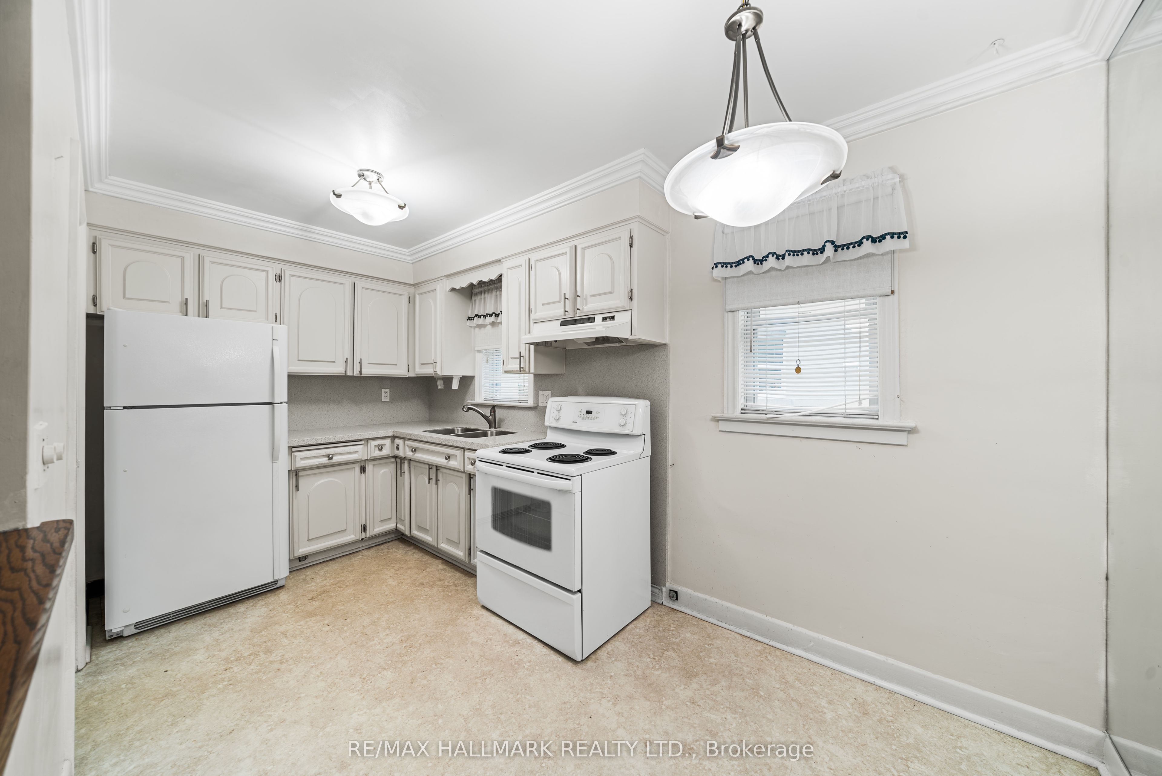 27 Sunray Crescent Property Photo 10