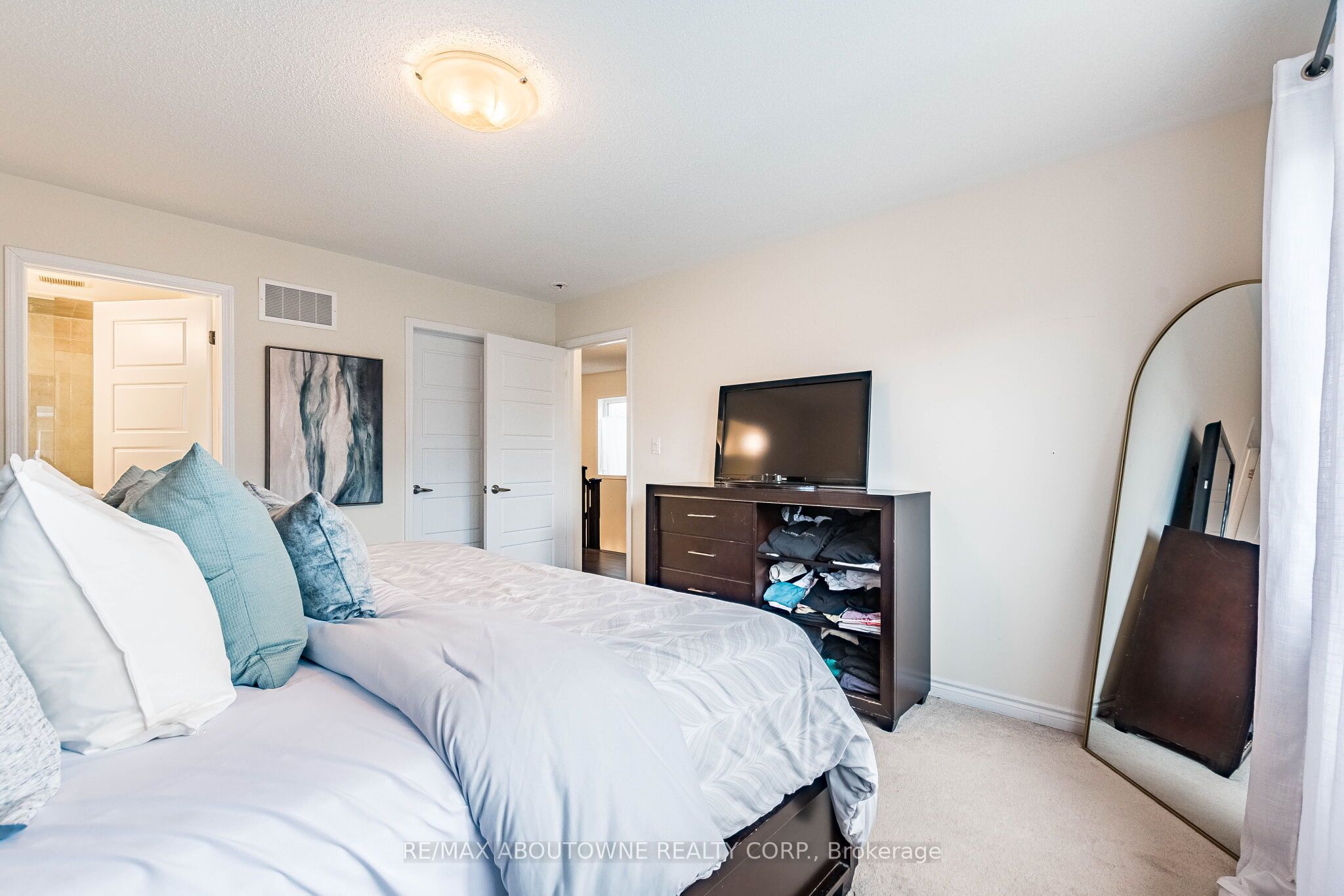 1239 Mulroney Heights Property Photo 6