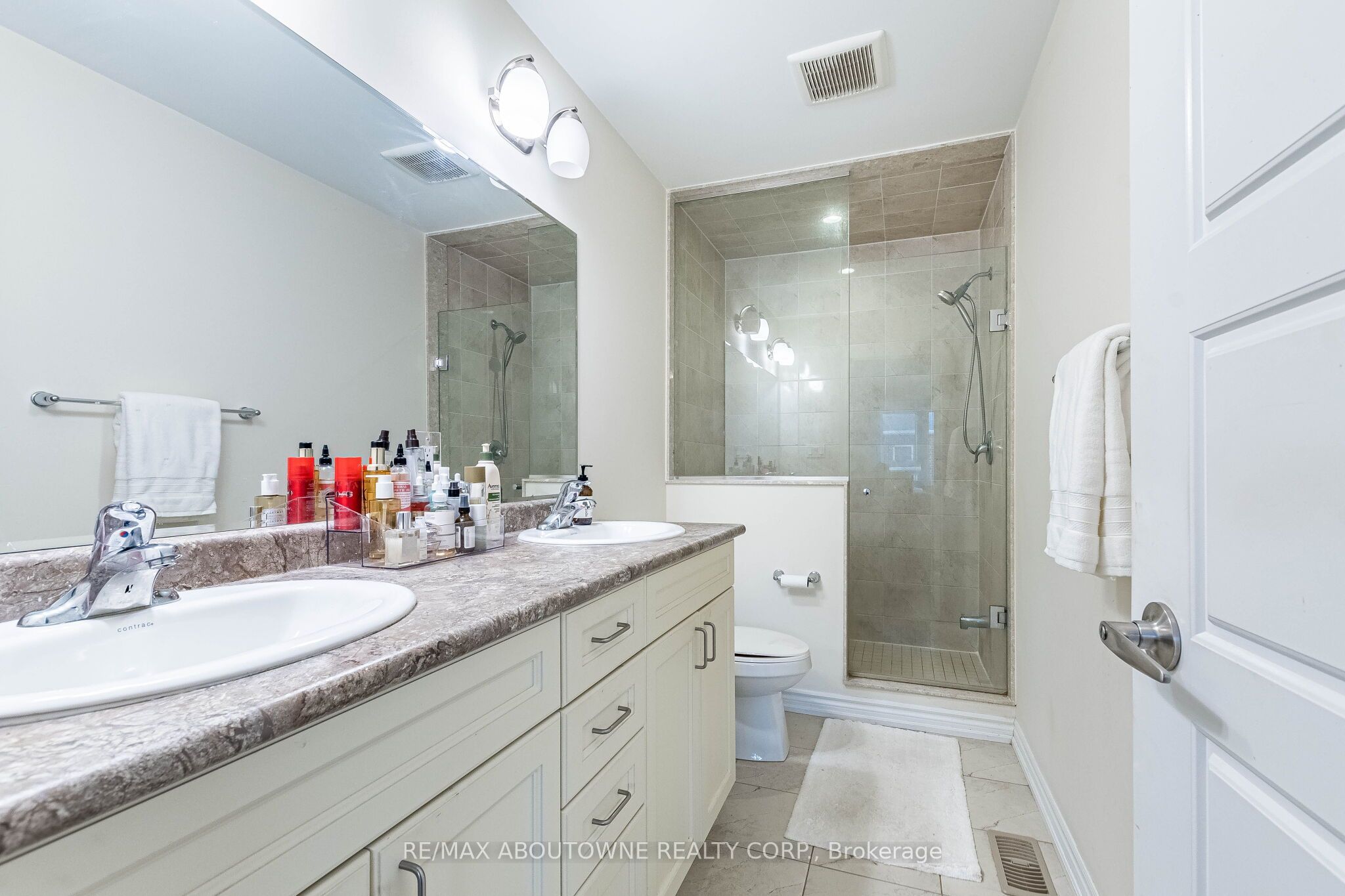 1239 Mulroney Heights Property Photo 7