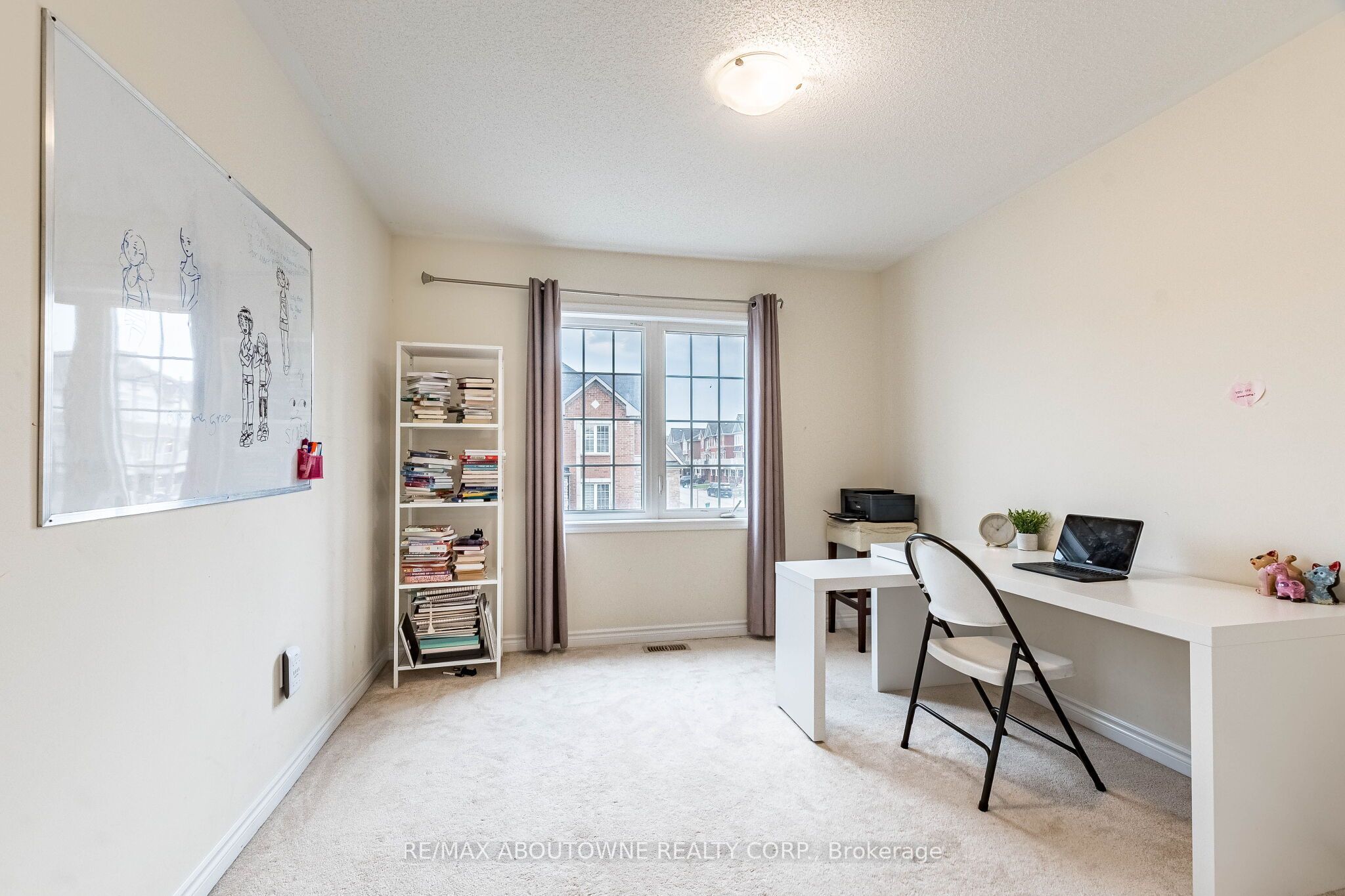 1239 Mulroney Heights Property Photo 13