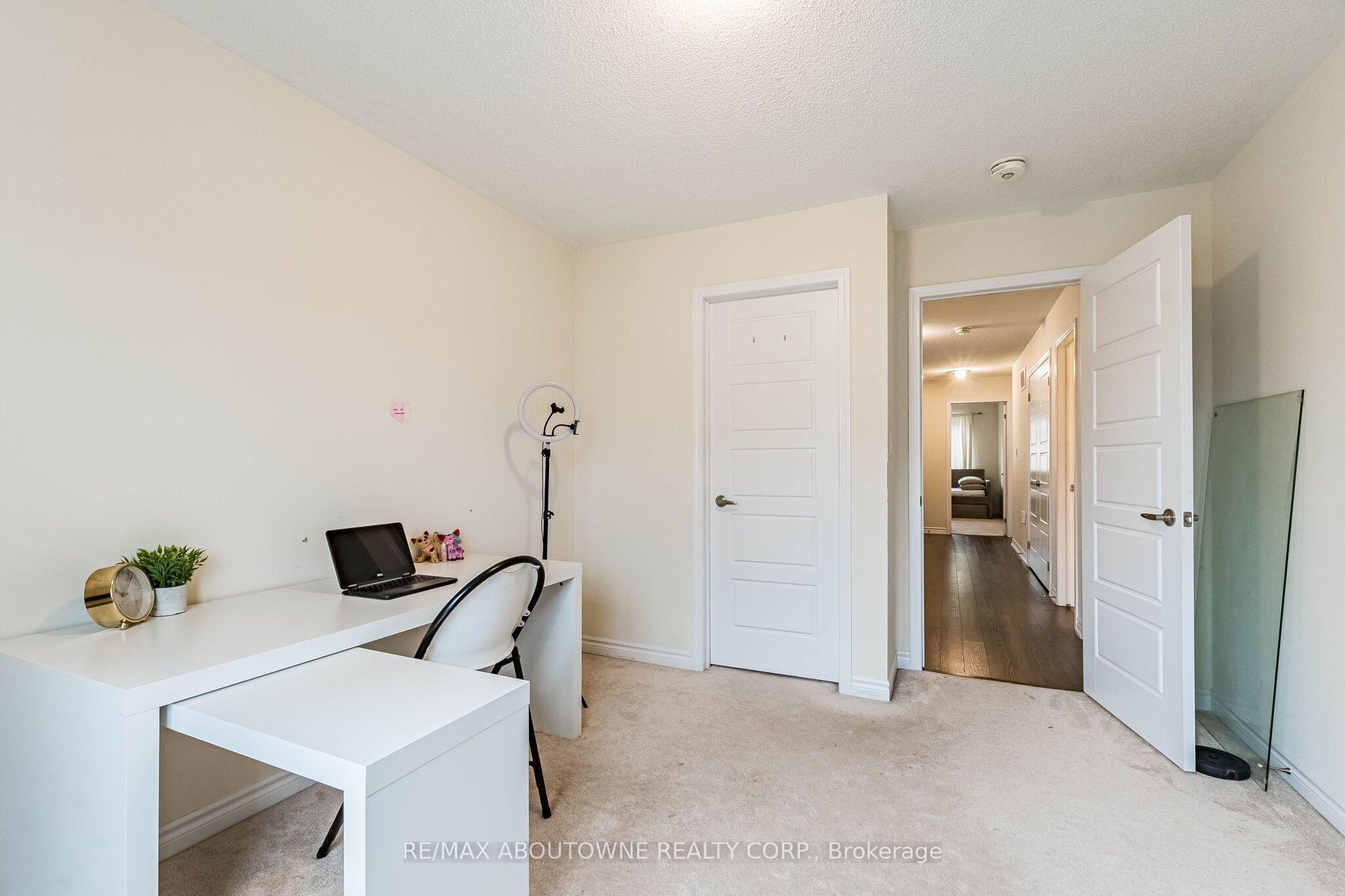 1239 Mulroney Heights Property Photo 14