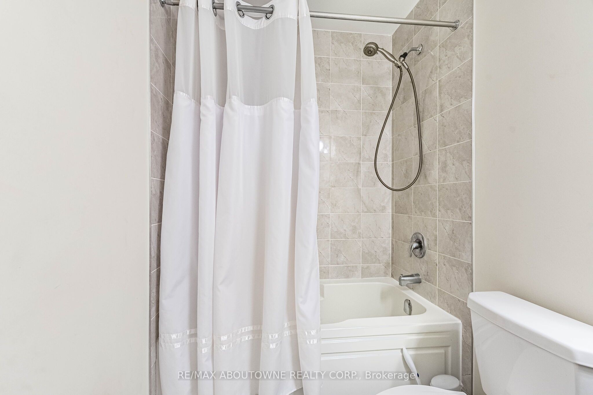 1239 Mulroney Heights Property Photo 15