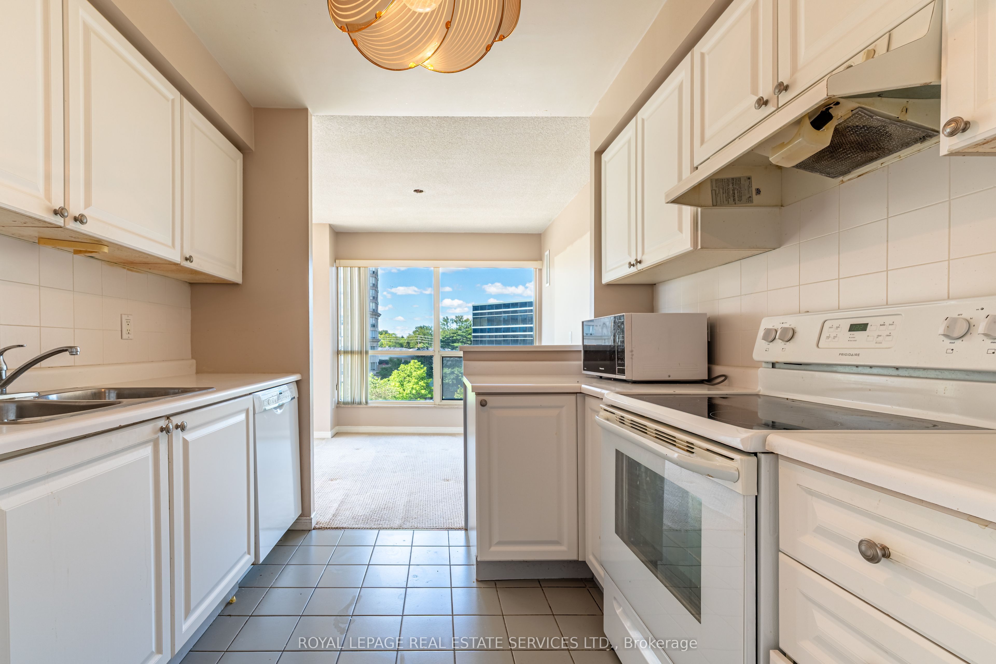2269 Lake Shore Boulevard W 511 Property Photo 3