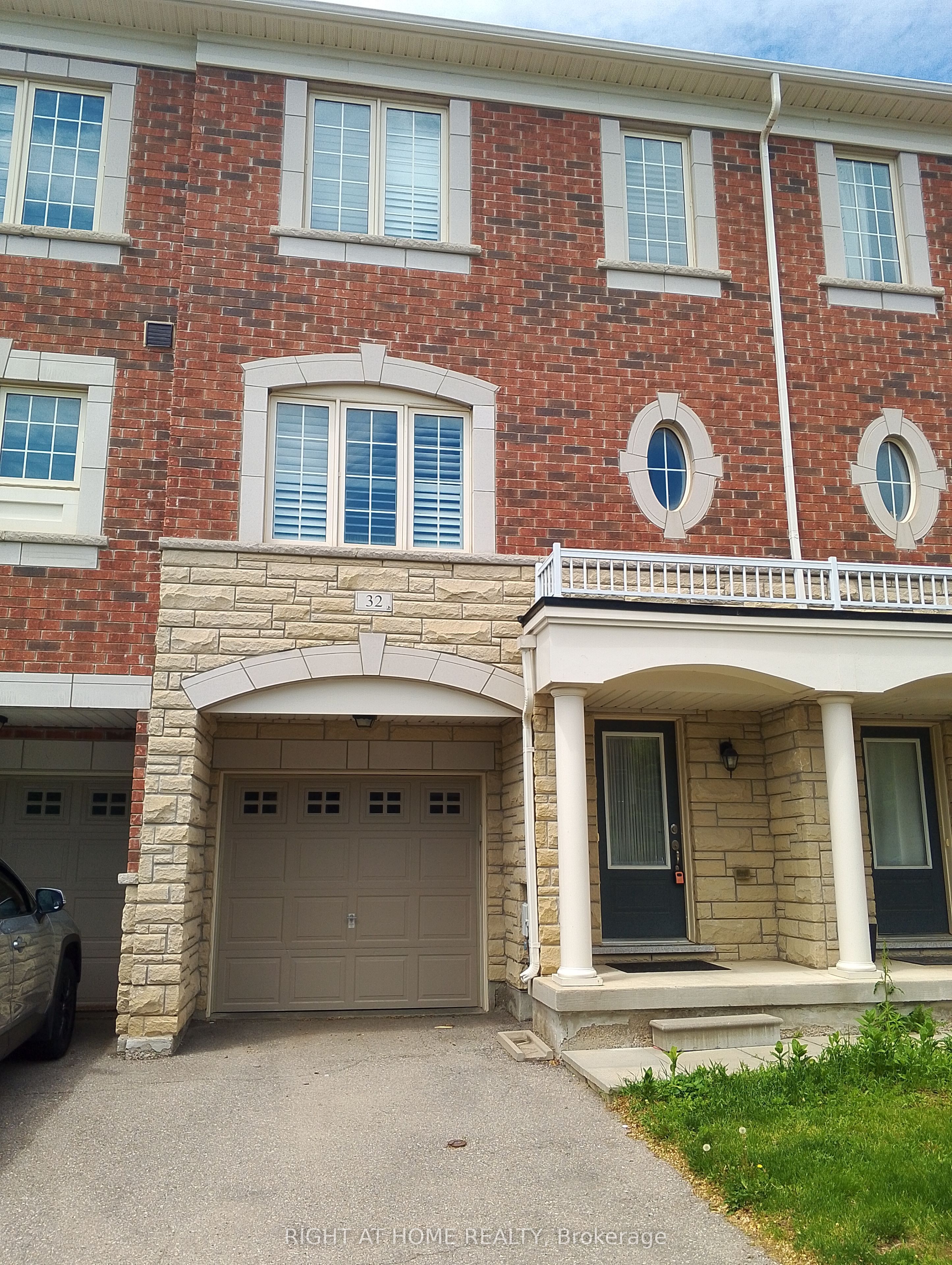 32 Aspen Hills Road Property Photo 1