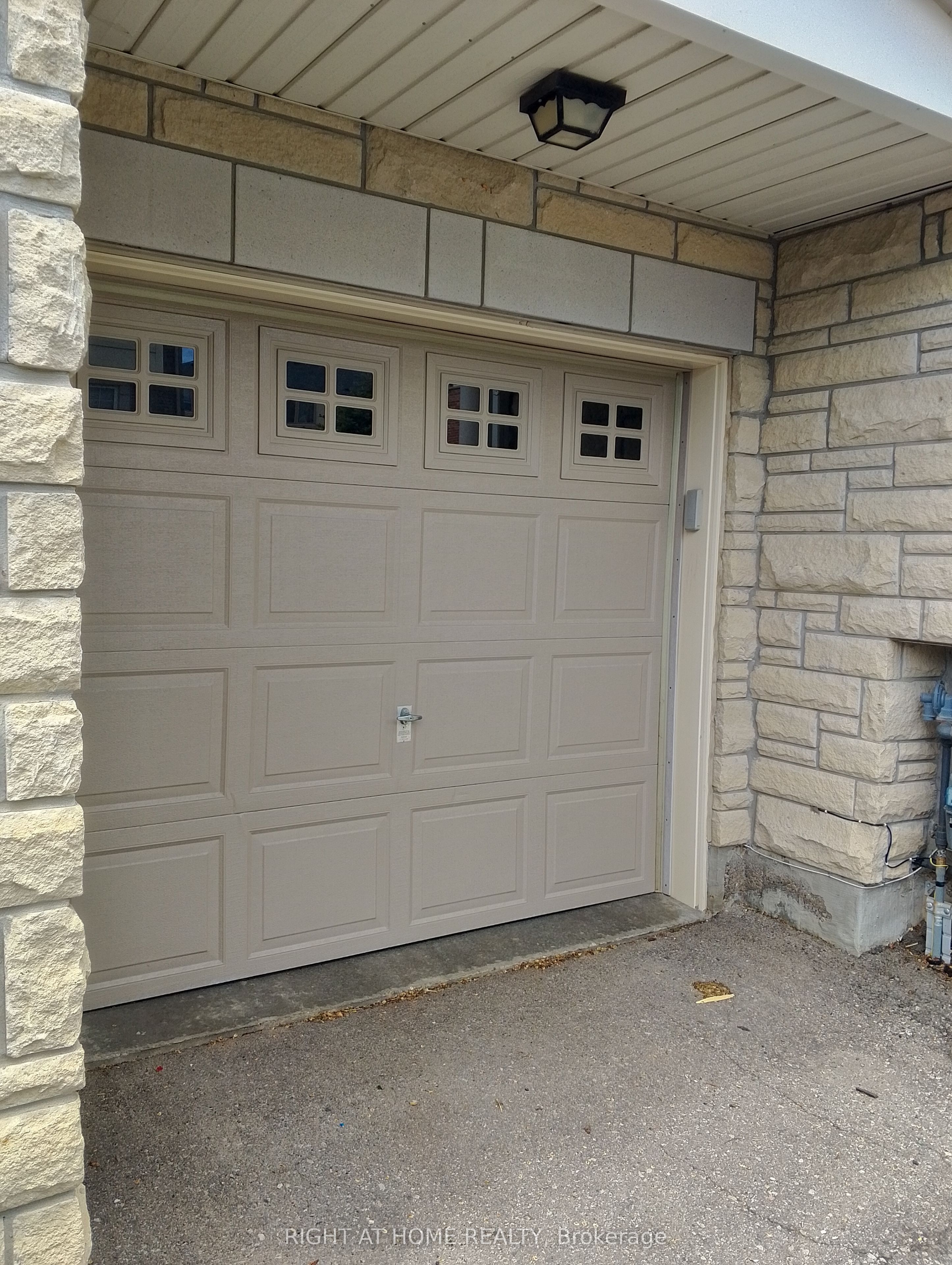 32 Aspen Hills Road Property Photo 10