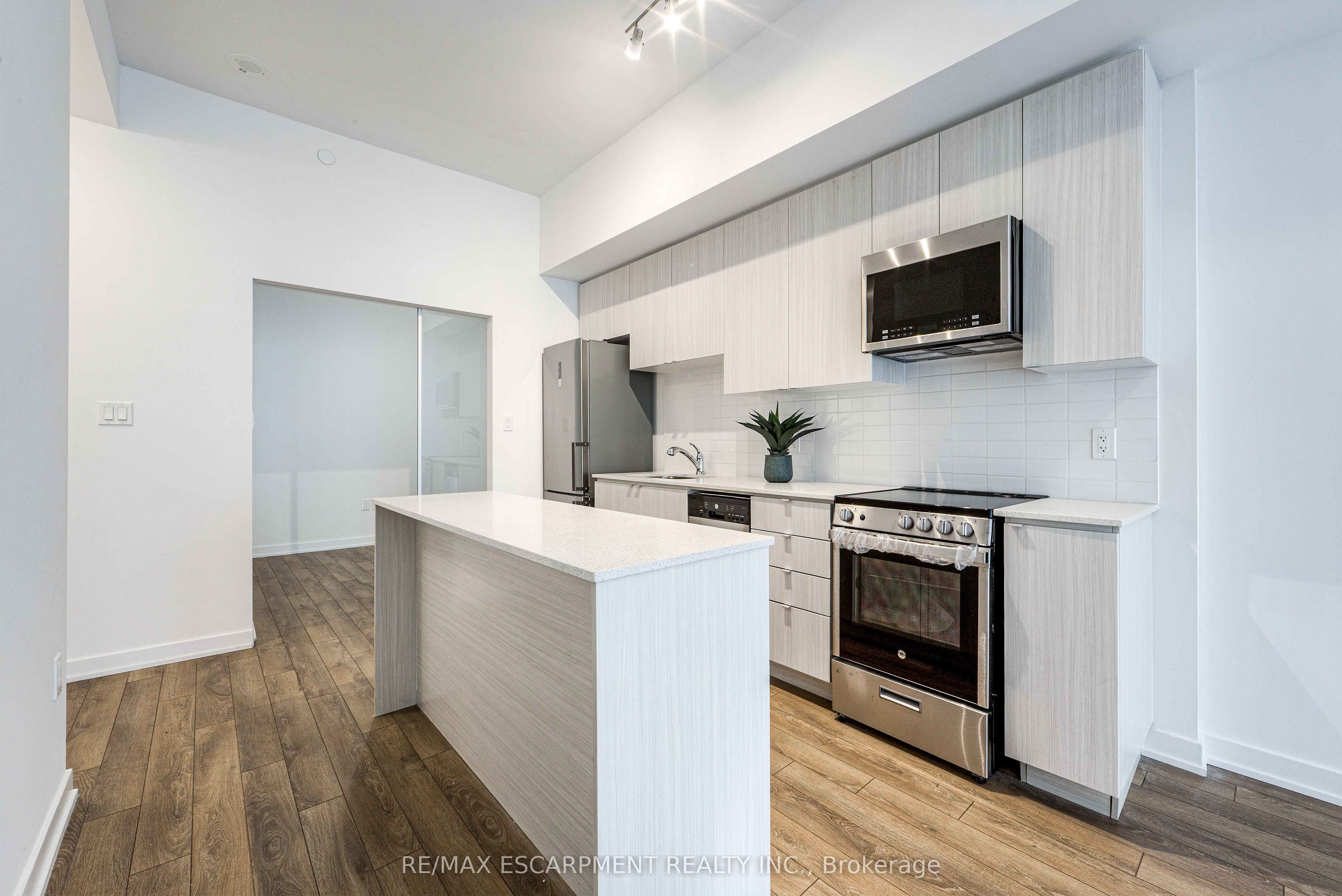 2433 Dufferin Street 112 Property Photo 8