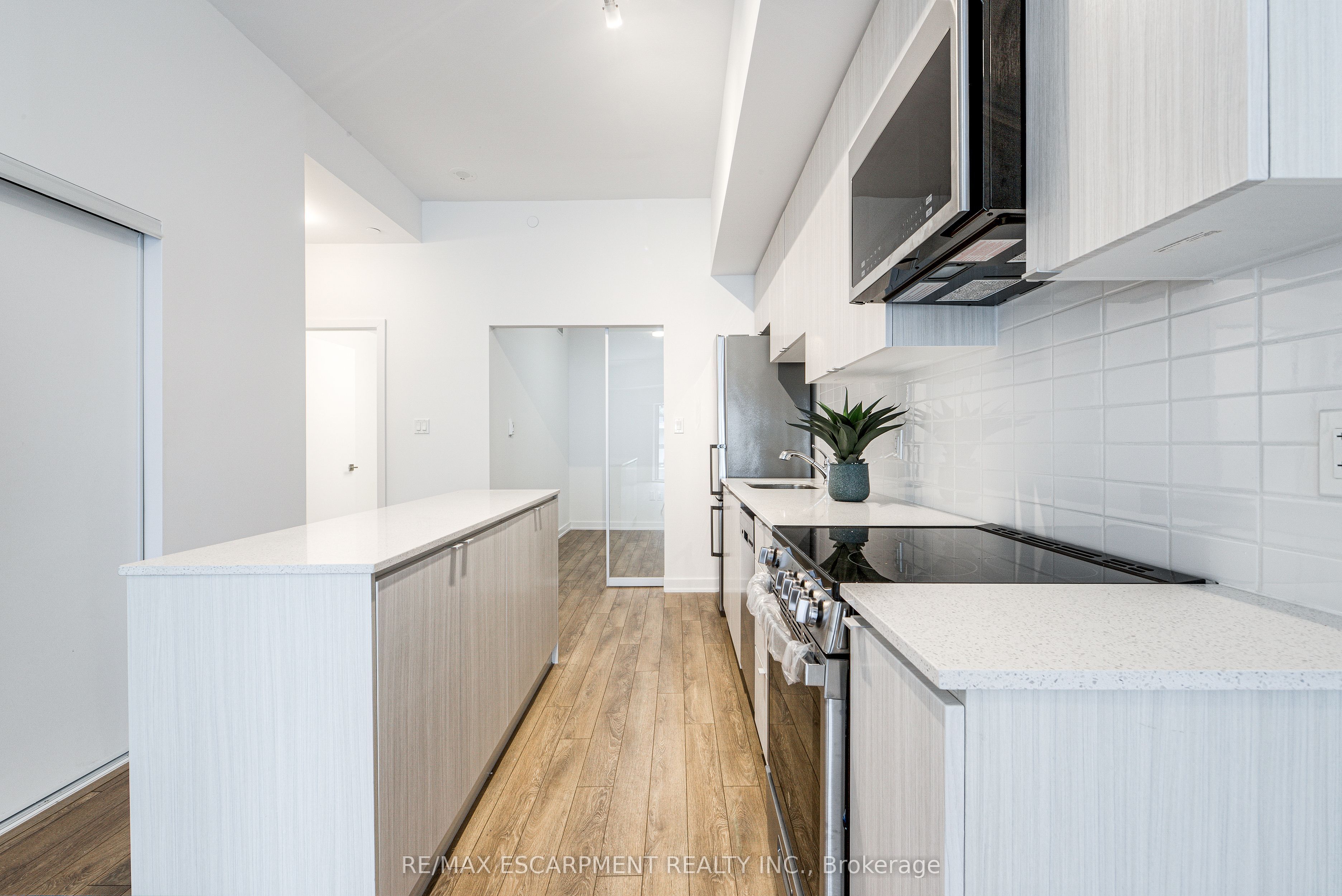 2433 Dufferin Street 112 Property Photo 10
