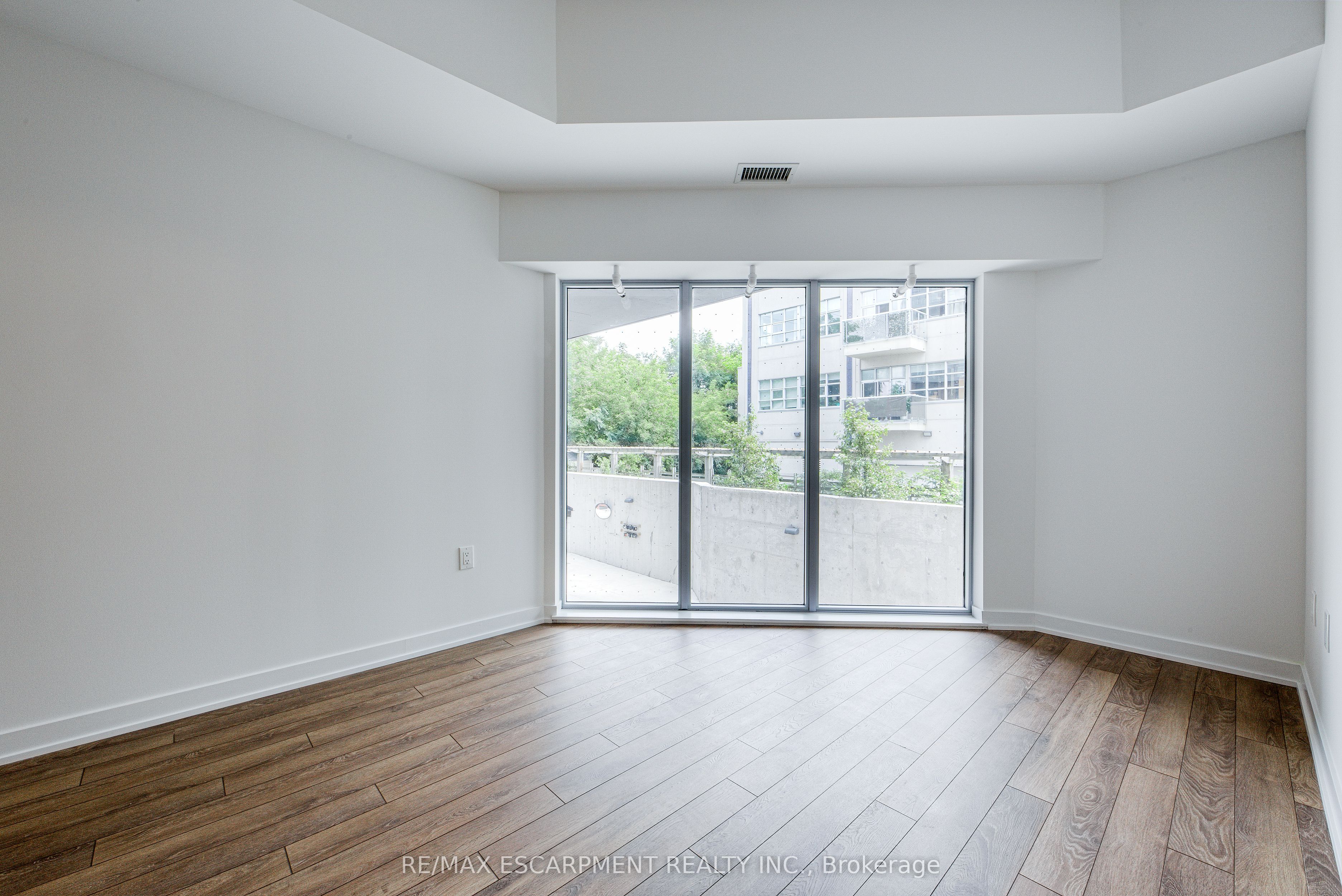 2433 Dufferin Street 112 Property Photo 14
