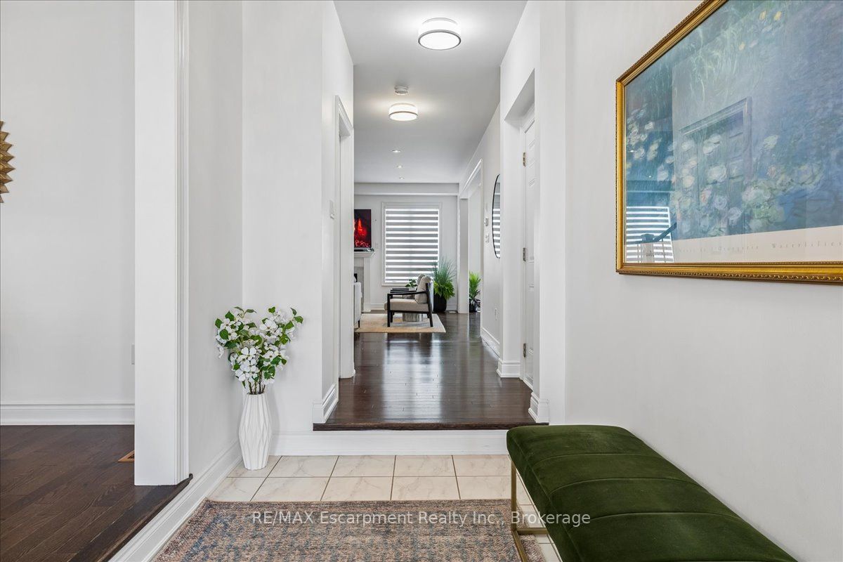 2400 Spring Meadow Way Property Photo 4