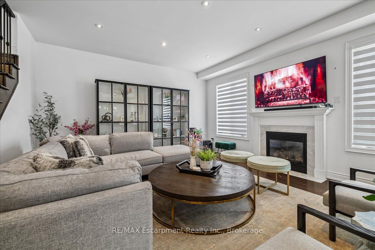 2400 Spring Meadow Way Property Photo 8
