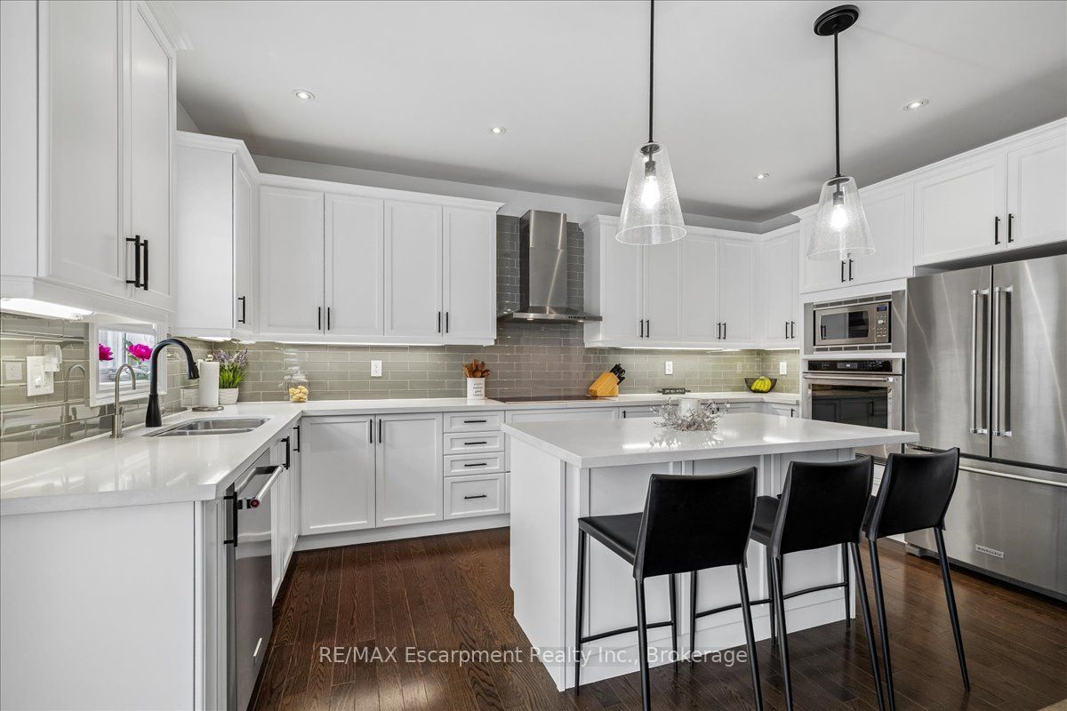 2400 Spring Meadow Way Property Photo 18