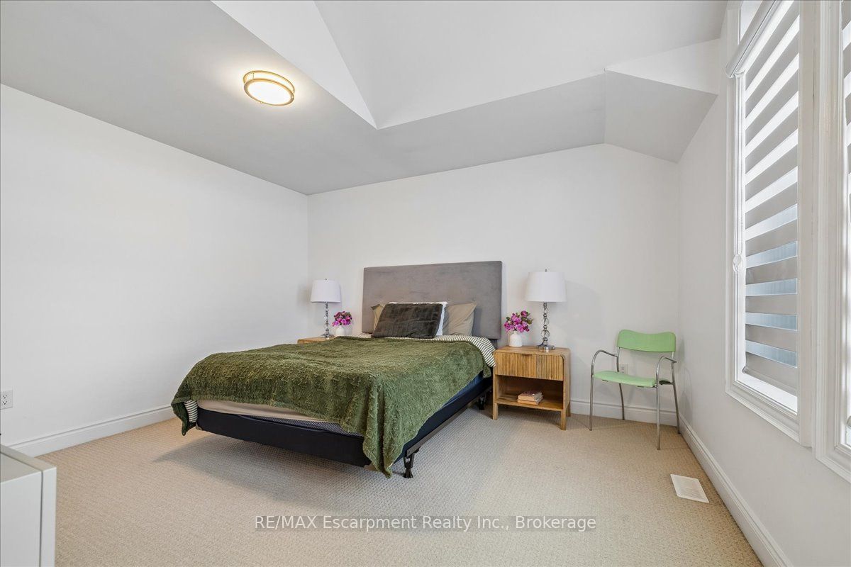 2400 Spring Meadow Way Property Photo 32