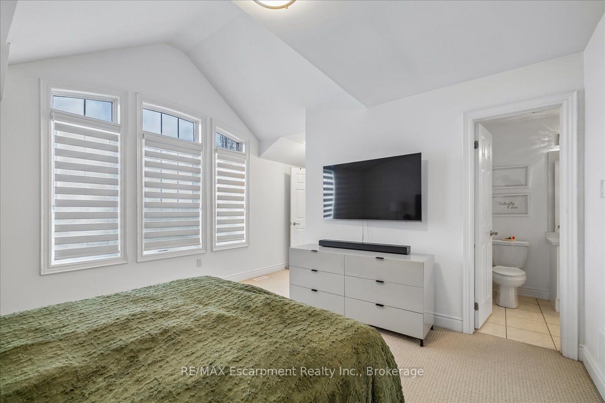 2400 Spring Meadow Way Property Photo 34