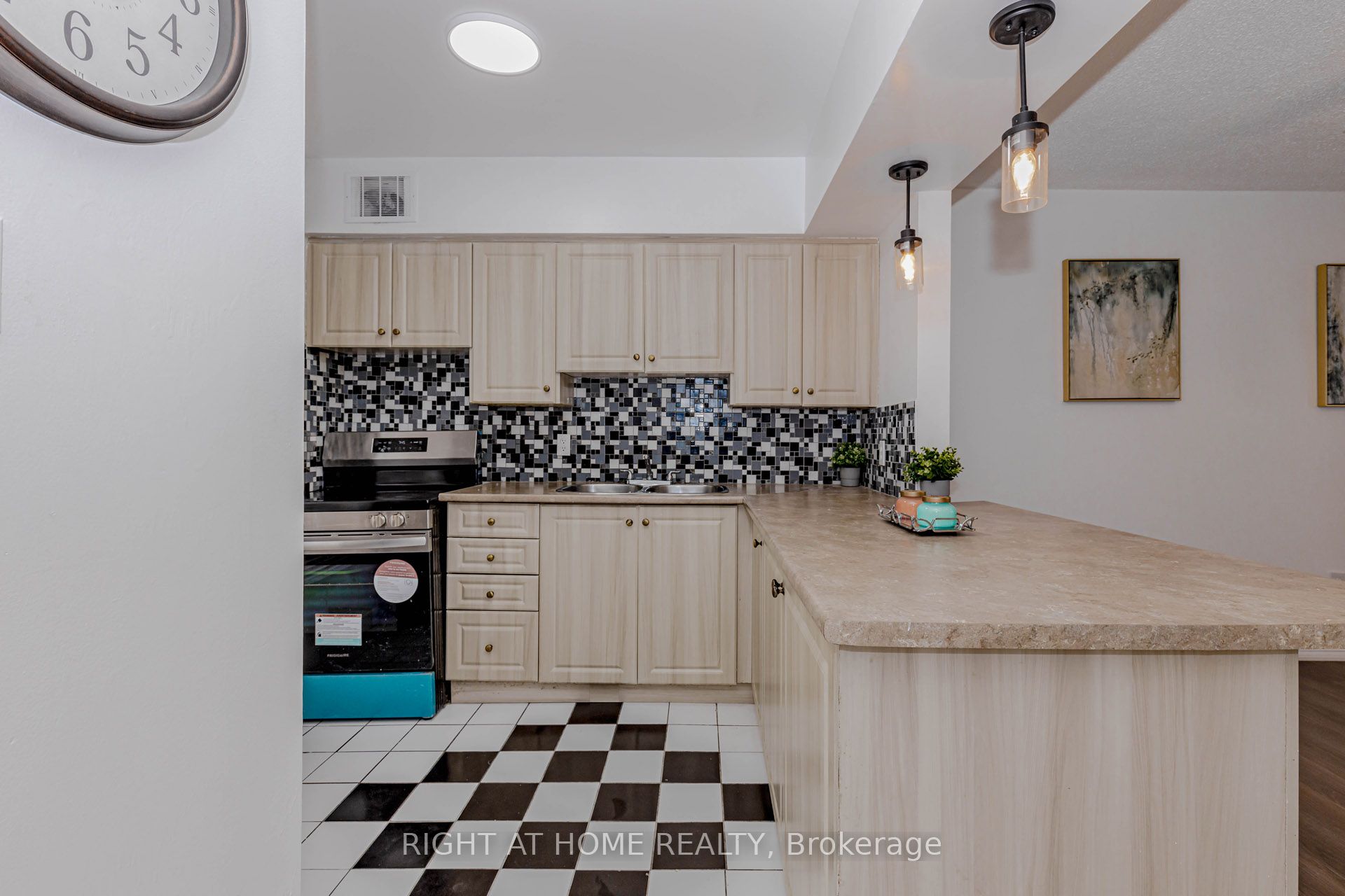 40 Rexdale Boulevard 3 Property Photo 11