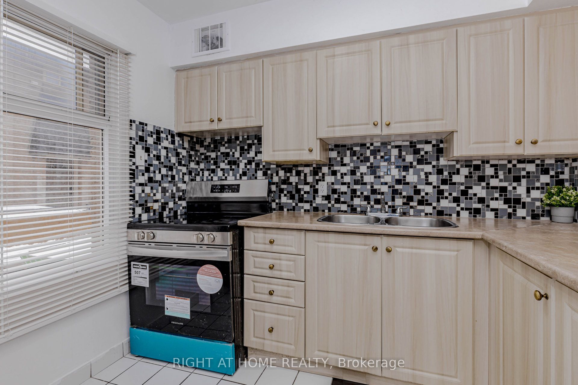 40 Rexdale Boulevard 3 Property Photo 12