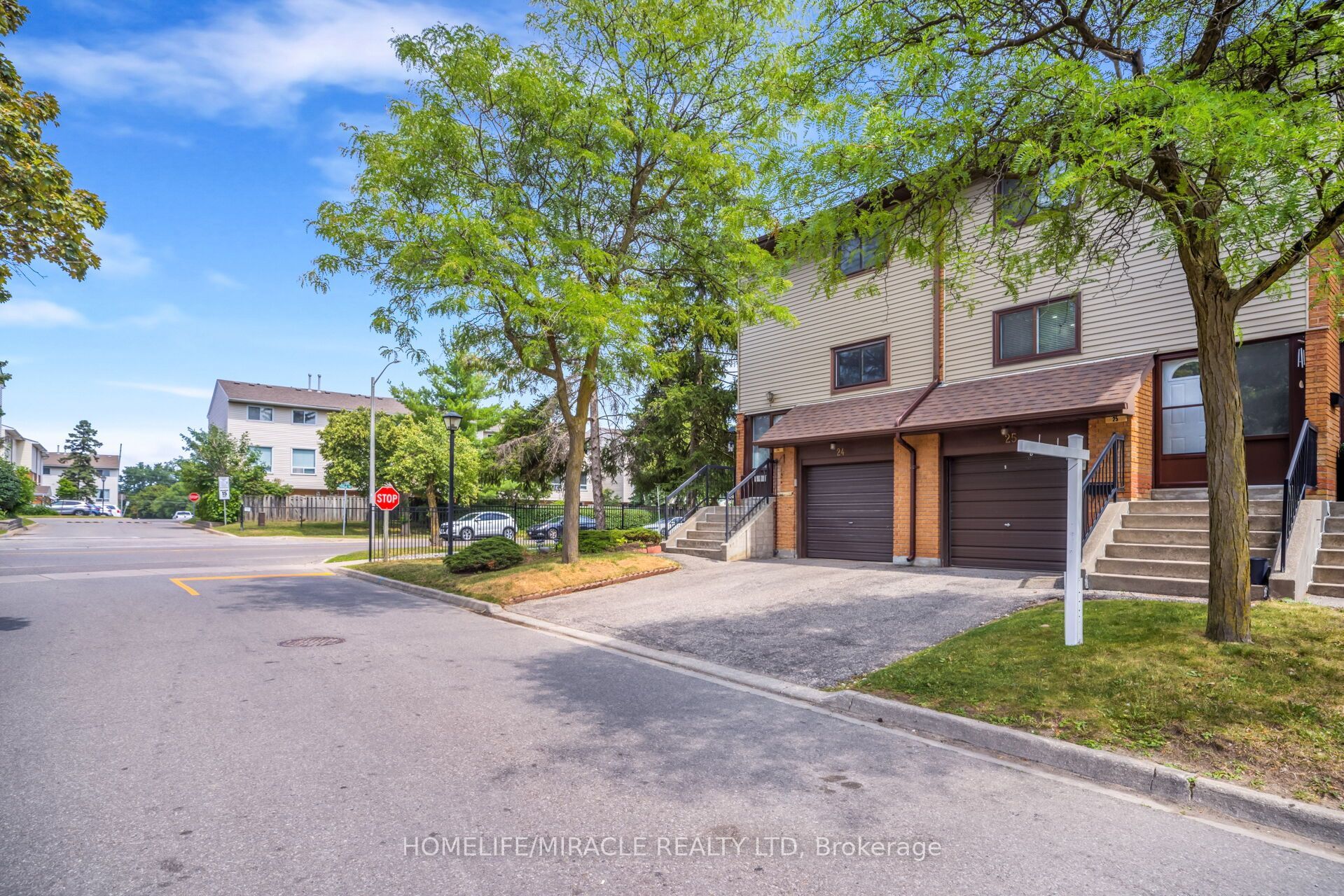 25 Carleton Place Property Photo 2