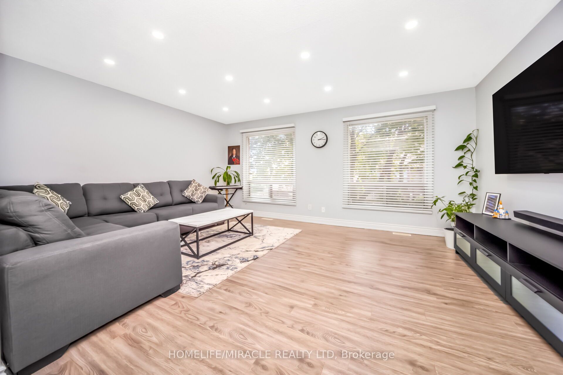 25 Carleton Place Property Photo 14