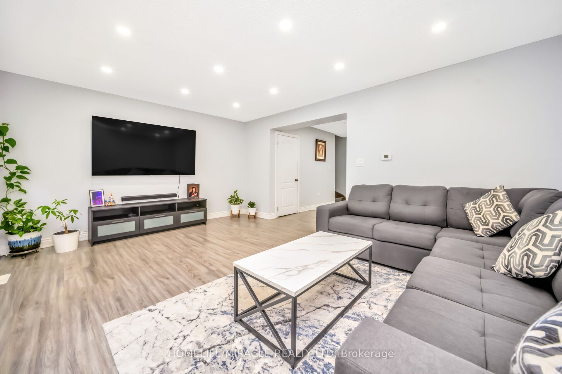 25 Carleton Place Property Photo 17