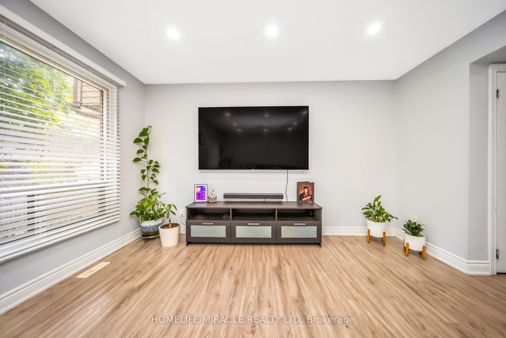 25 Carleton Place Property Photo 18