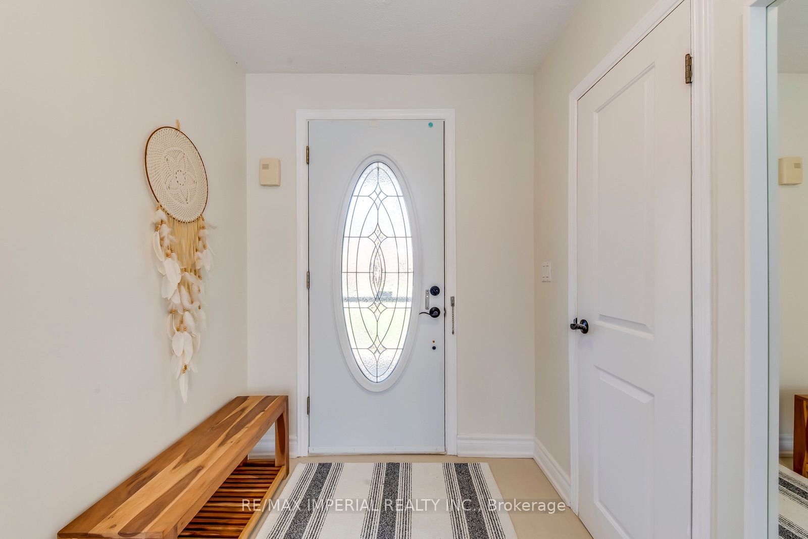 2048 Devon Road Property Photo 5