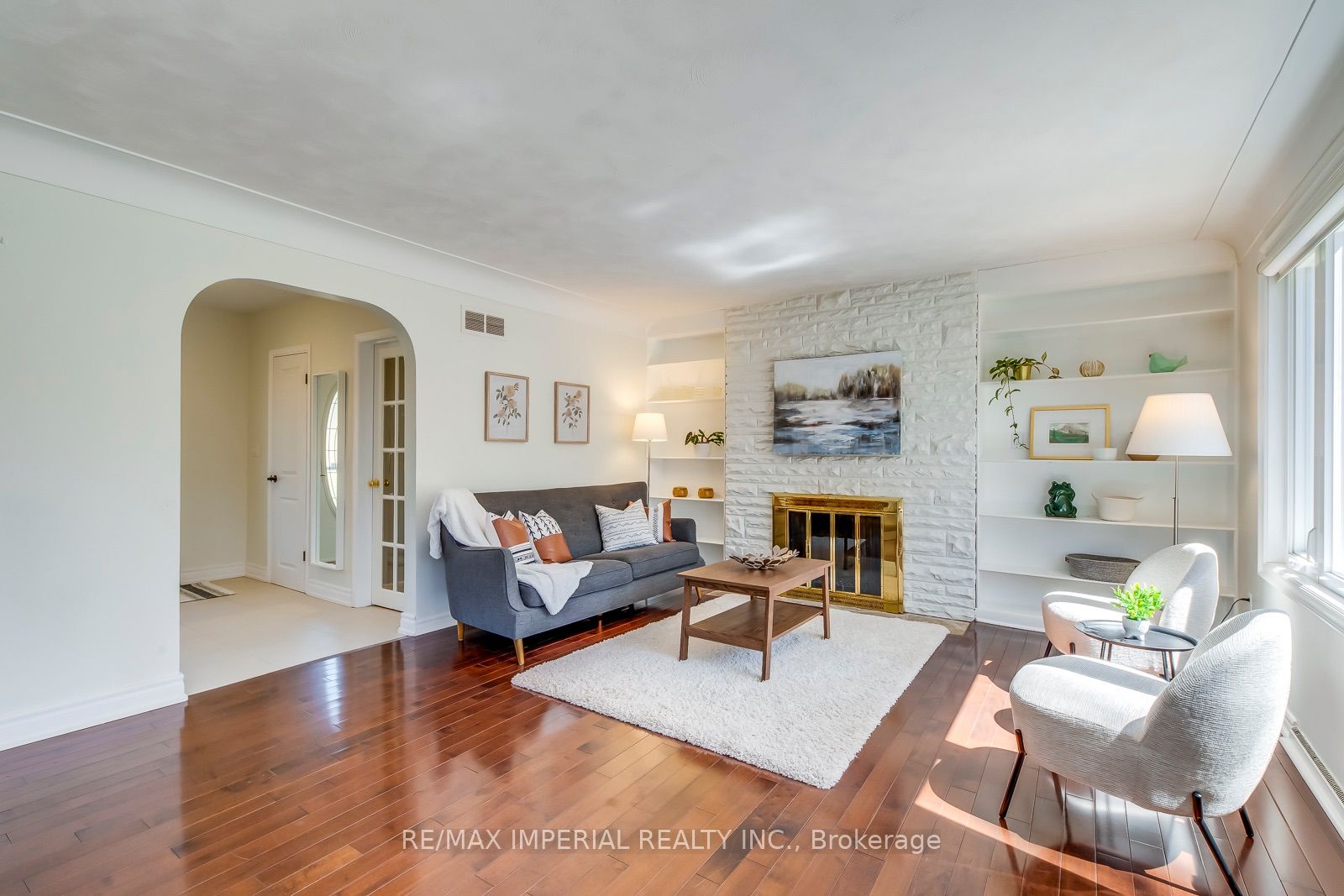 2048 Devon Road Property Photo 6