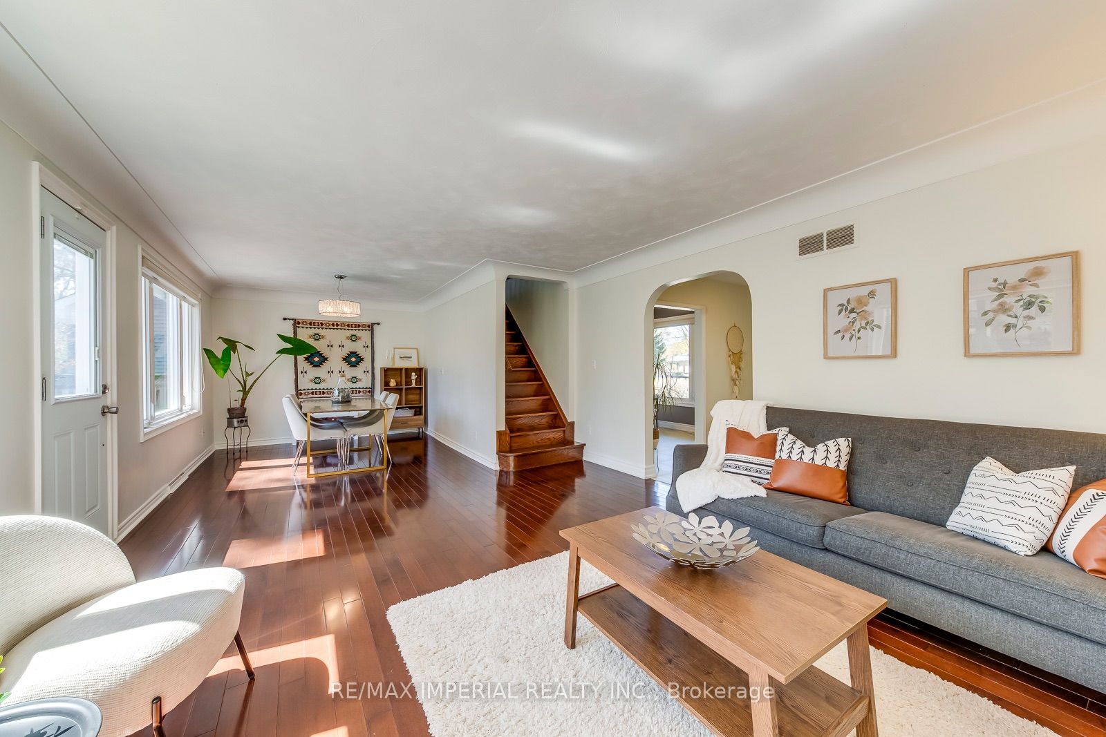 2048 Devon Road Property Photo 8