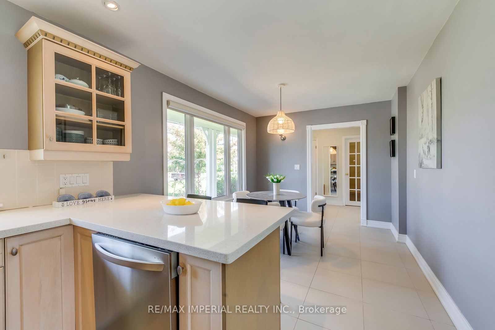 2048 Devon Road Property Photo 13