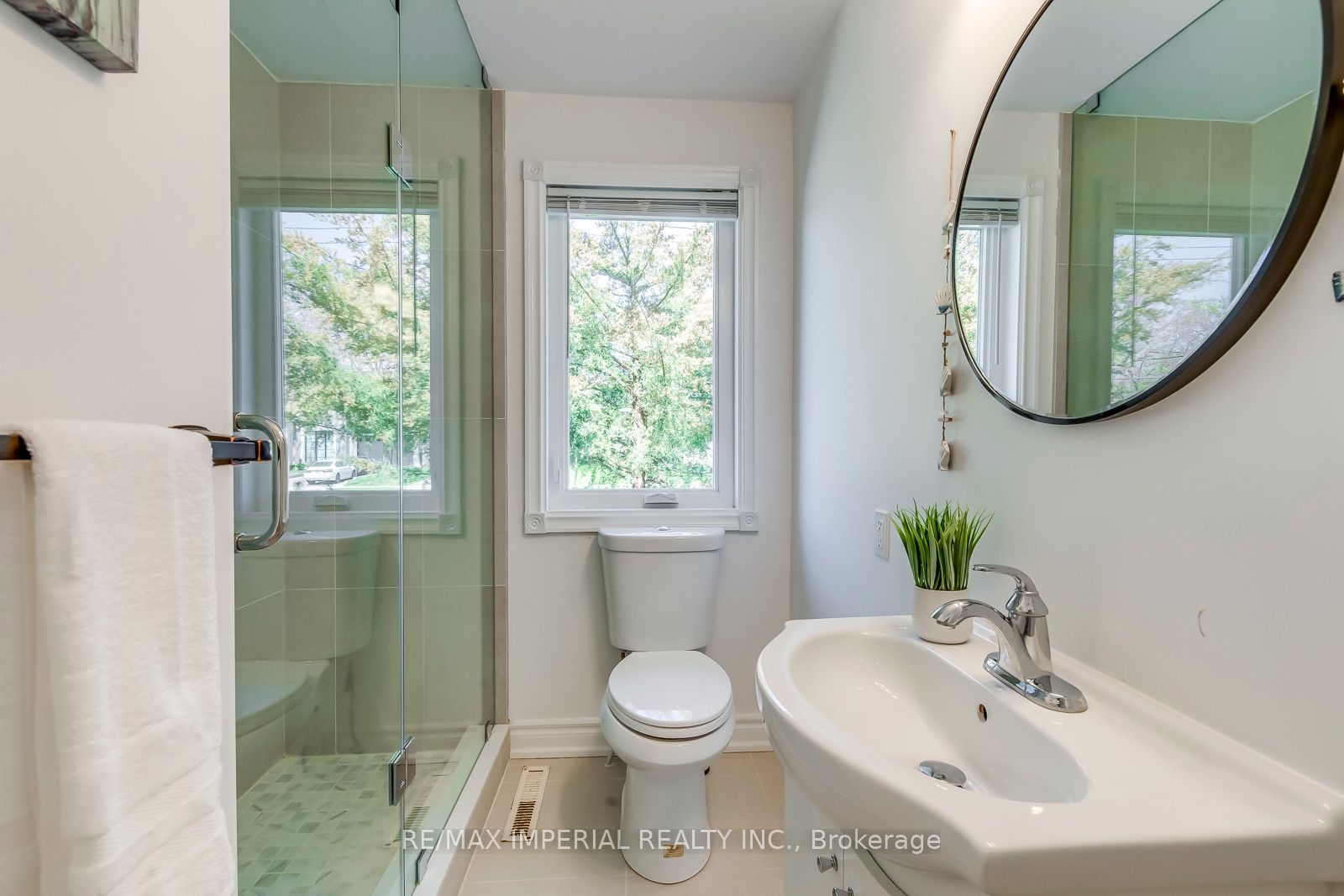 2048 Devon Road Property Photo 24