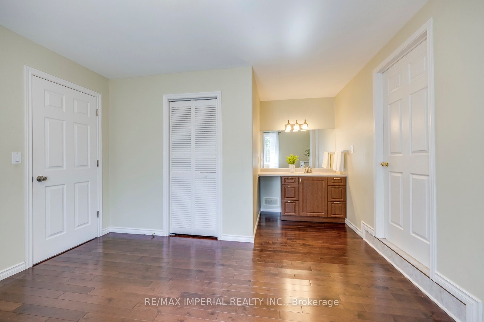 2048 Devon Road Property Photo 30