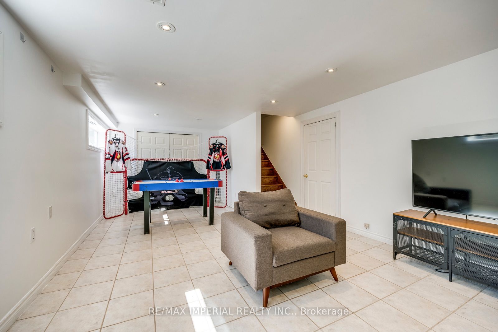 2048 Devon Road Property Photo 33