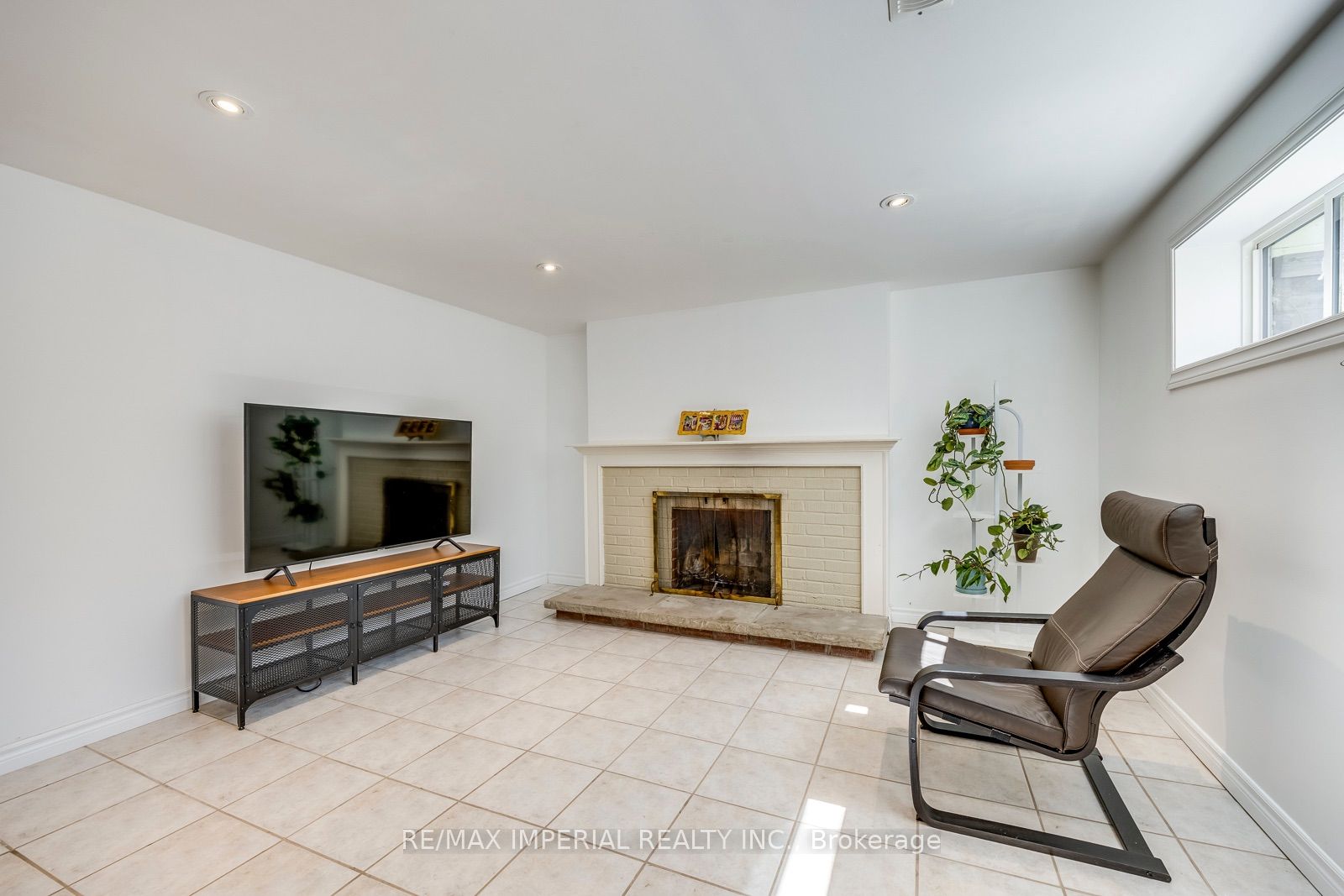 2048 Devon Road Property Photo 35