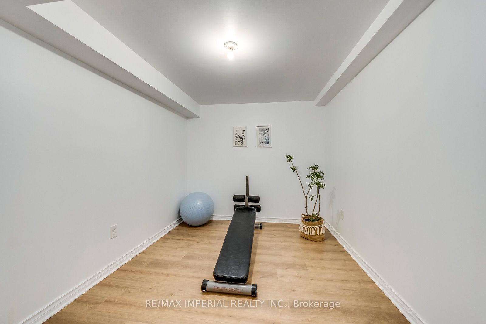 2048 Devon Road Property Photo 37