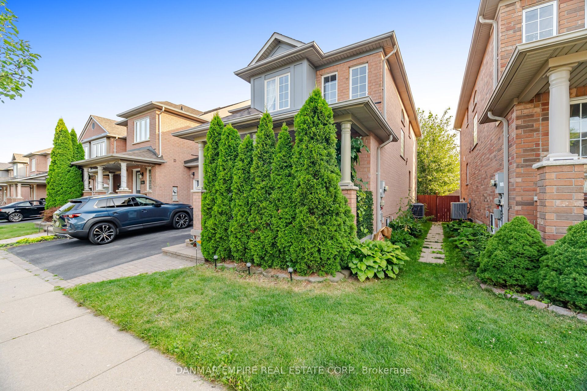 658 Julia Avenue Property Photo 4