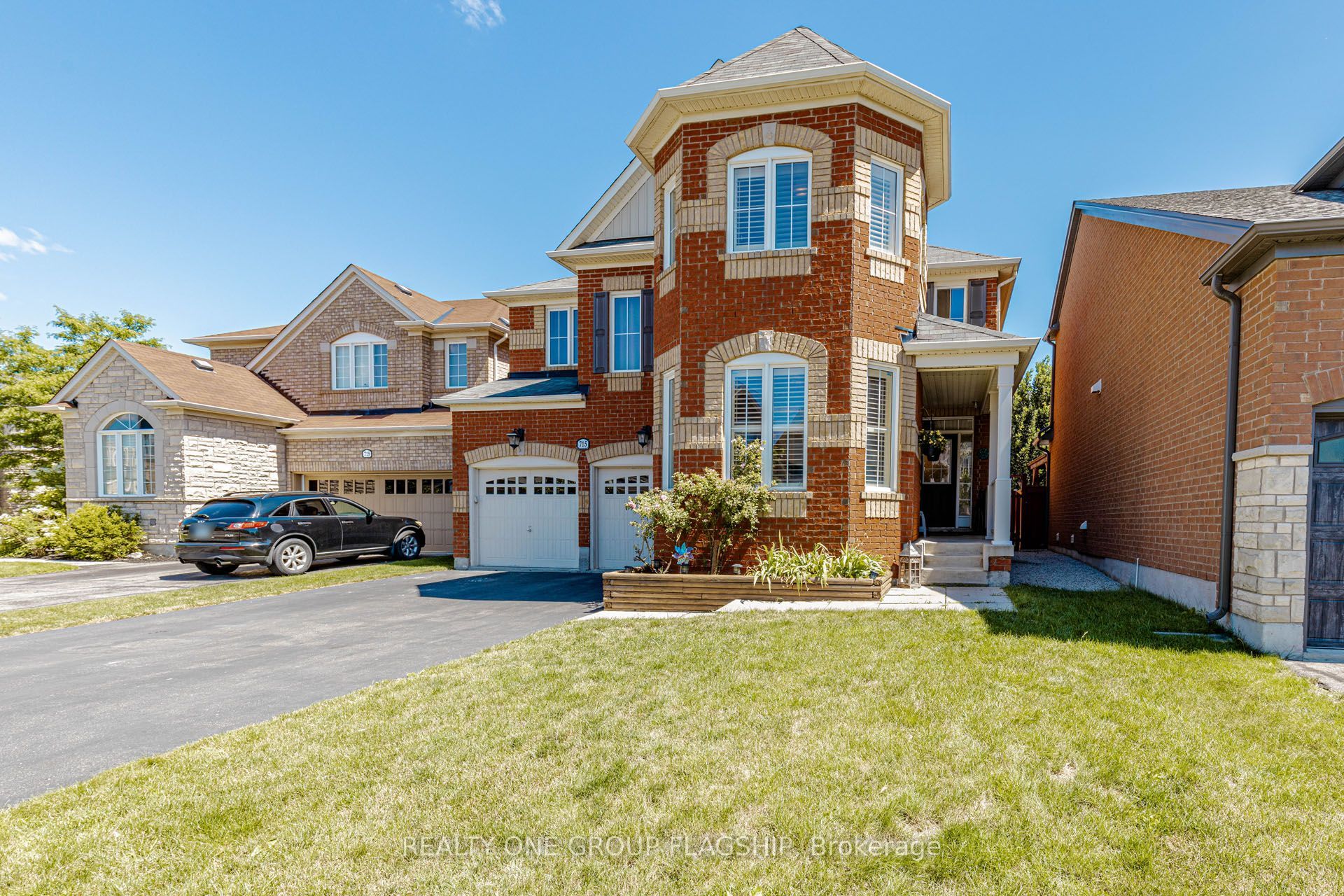 715 Casarin Crescent Property Photo 1