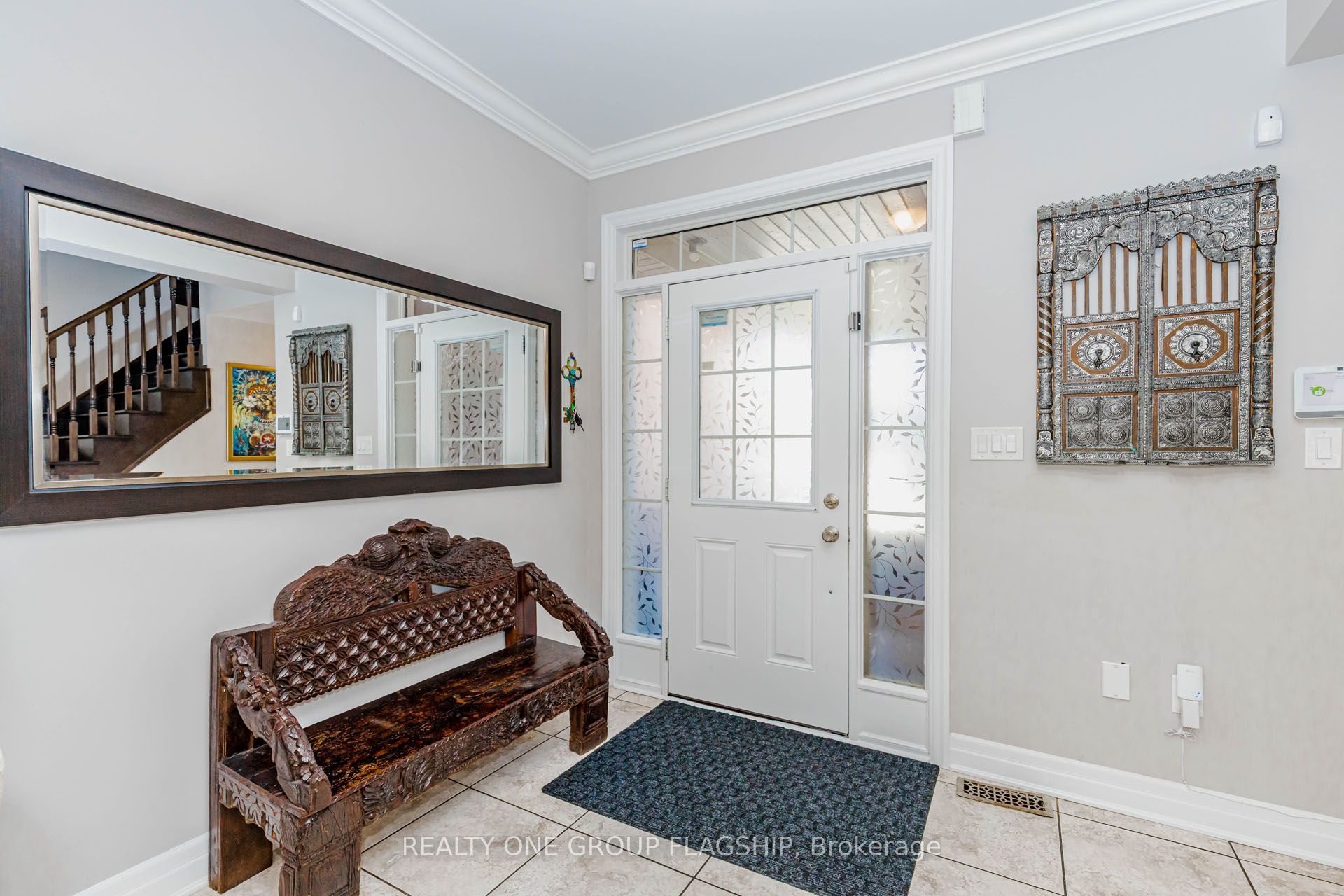 715 Casarin Crescent Property Photo 6