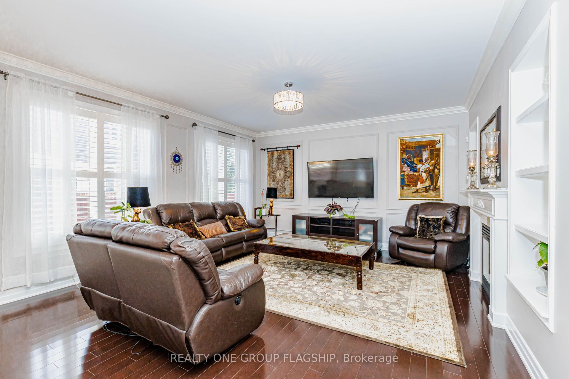 715 Casarin Crescent Property Photo 9