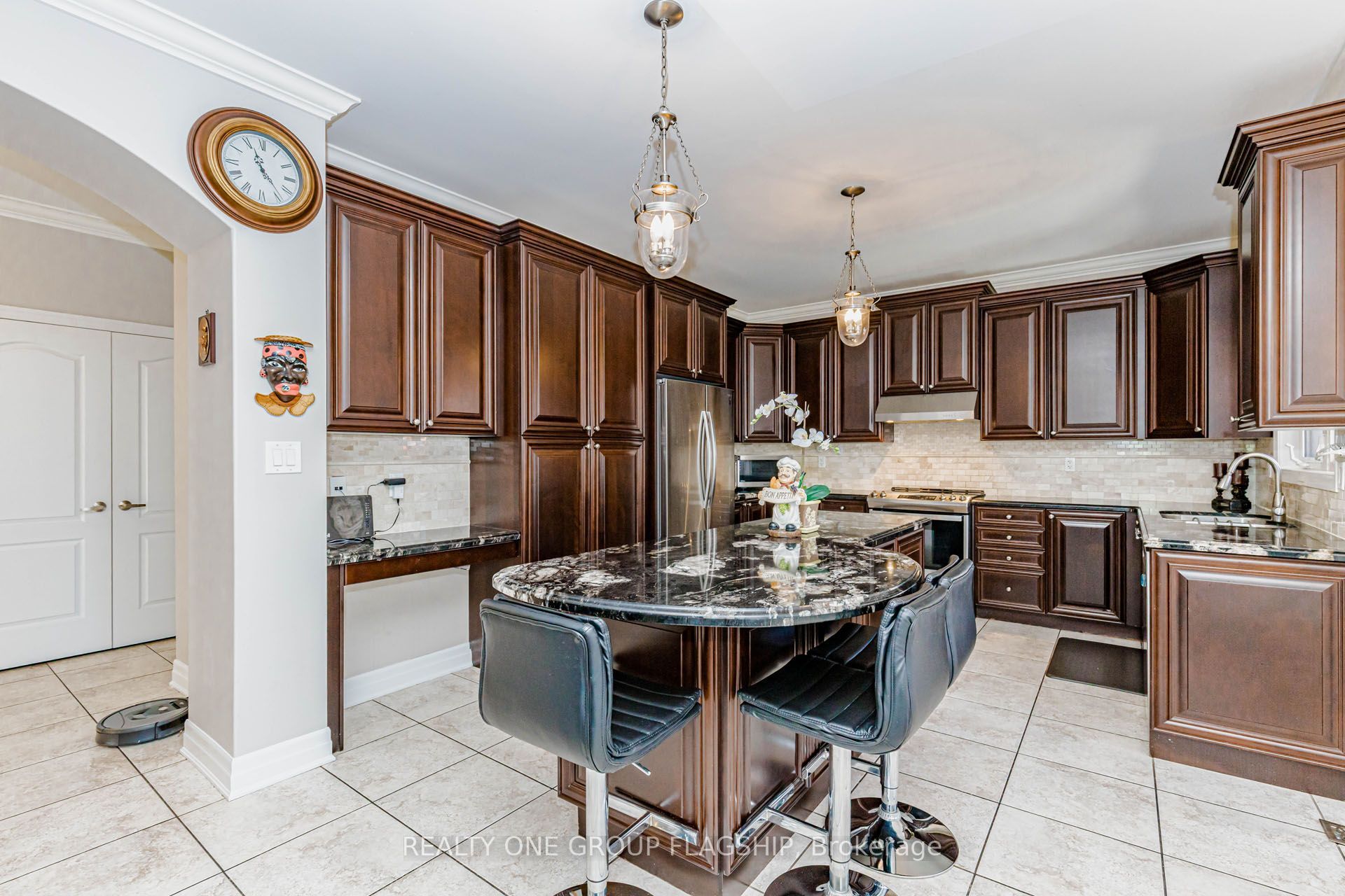 715 Casarin Crescent Property Photo 13