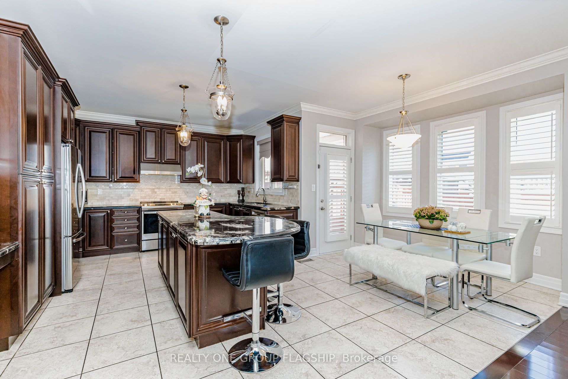 715 Casarin Crescent Property Photo 14