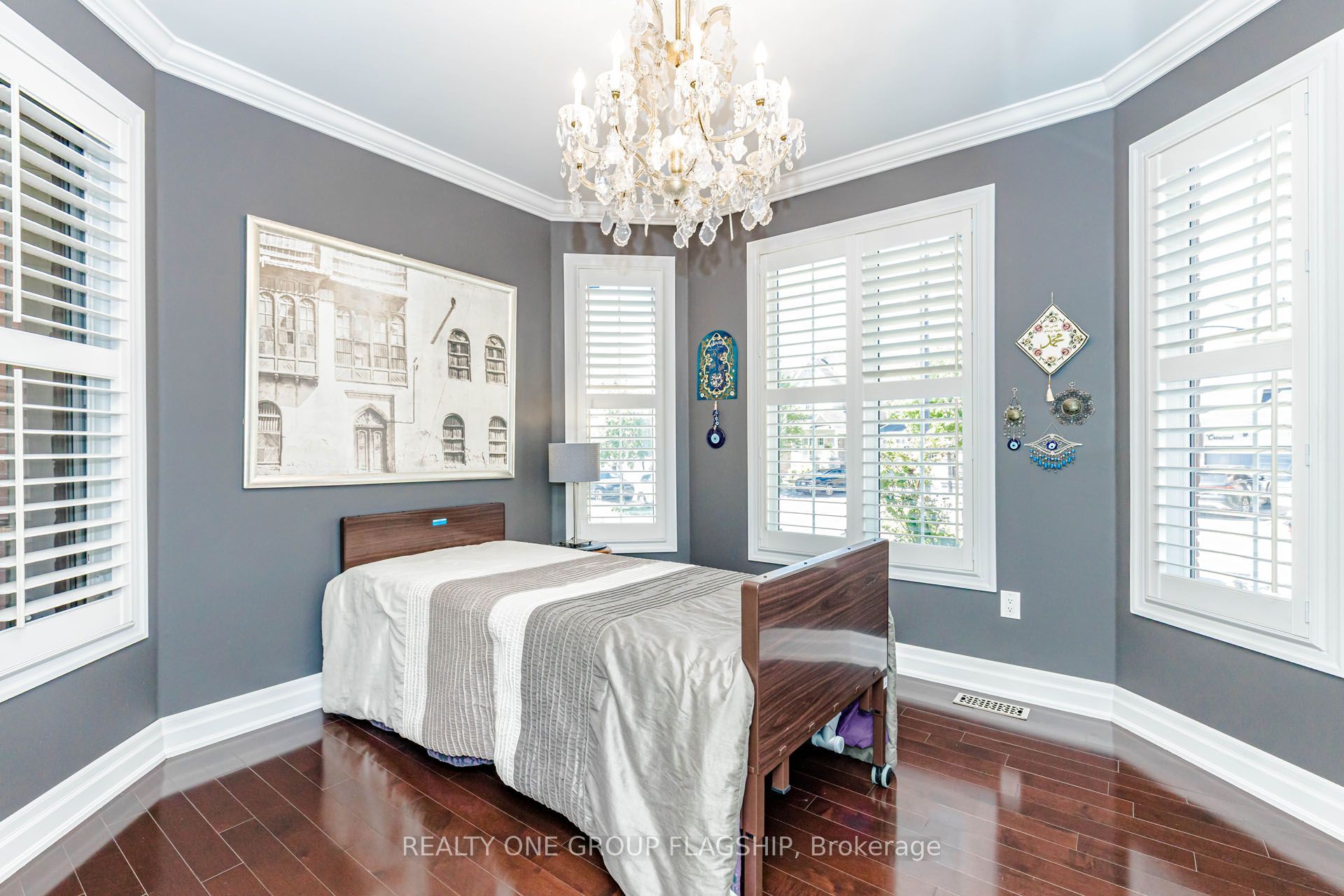 715 Casarin Crescent Property Photo 16