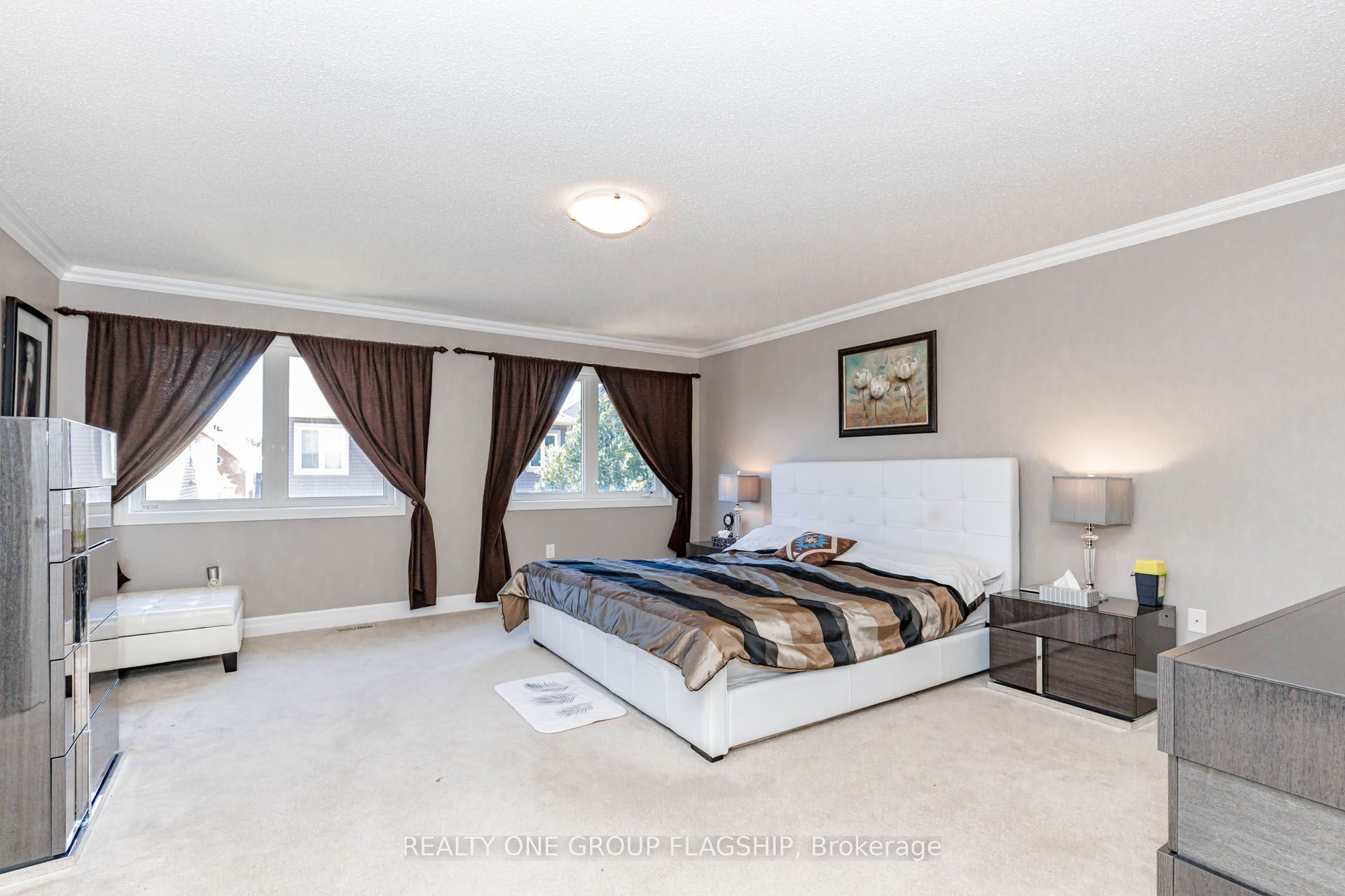 715 Casarin Crescent Property Photo 23