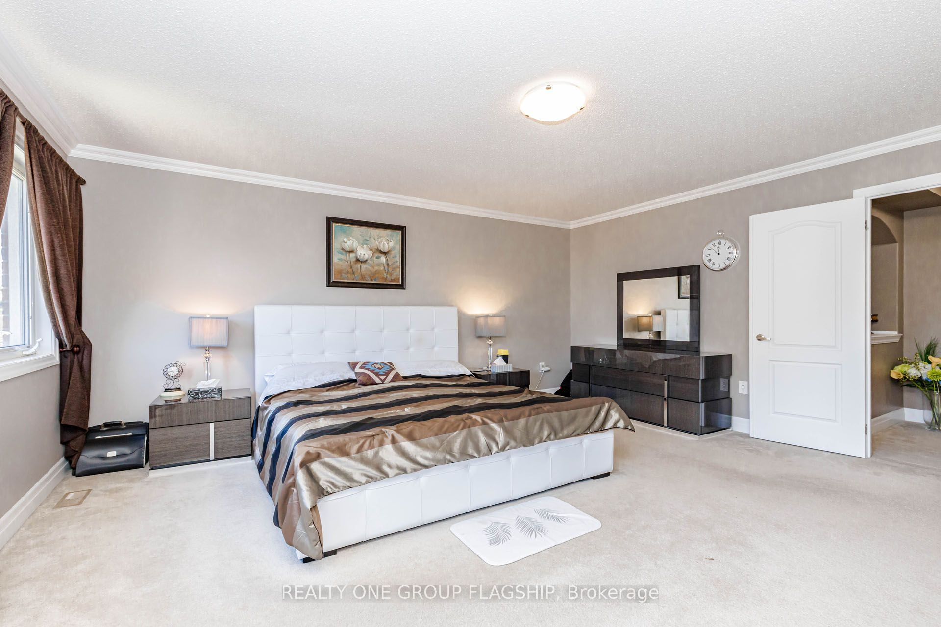 715 Casarin Crescent Property Photo 24