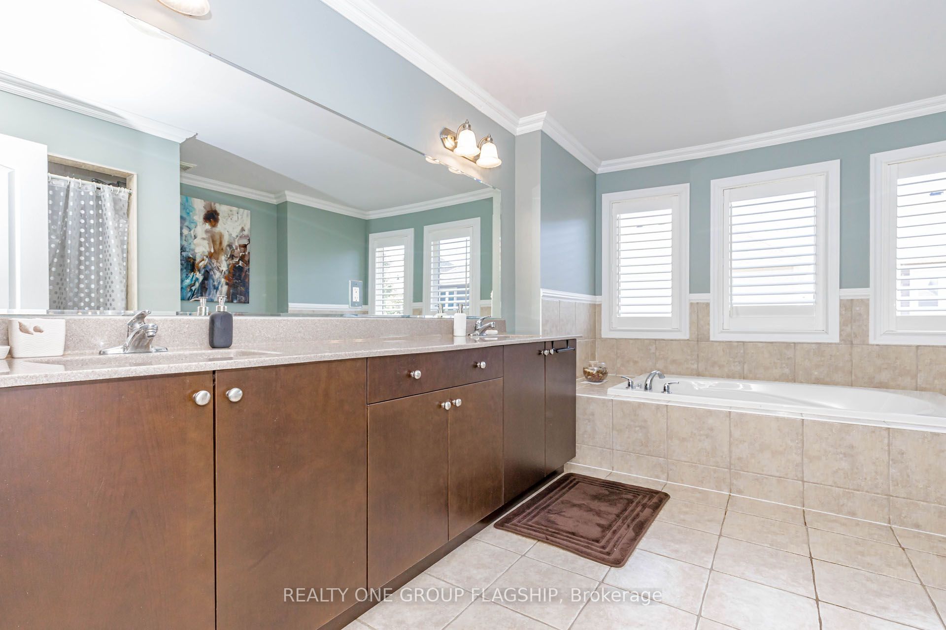715 Casarin Crescent Property Photo 28