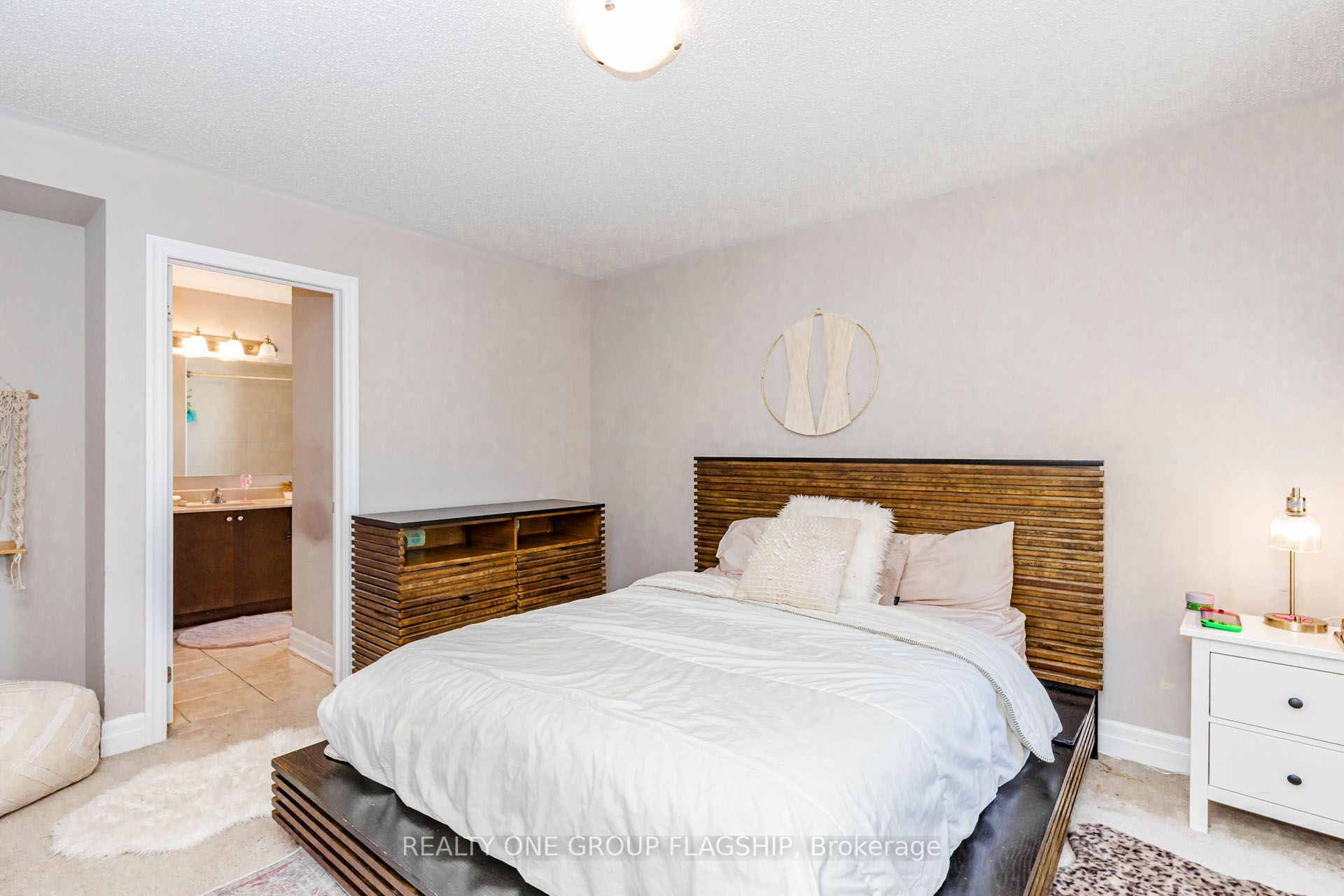 715 Casarin Crescent Property Photo 29