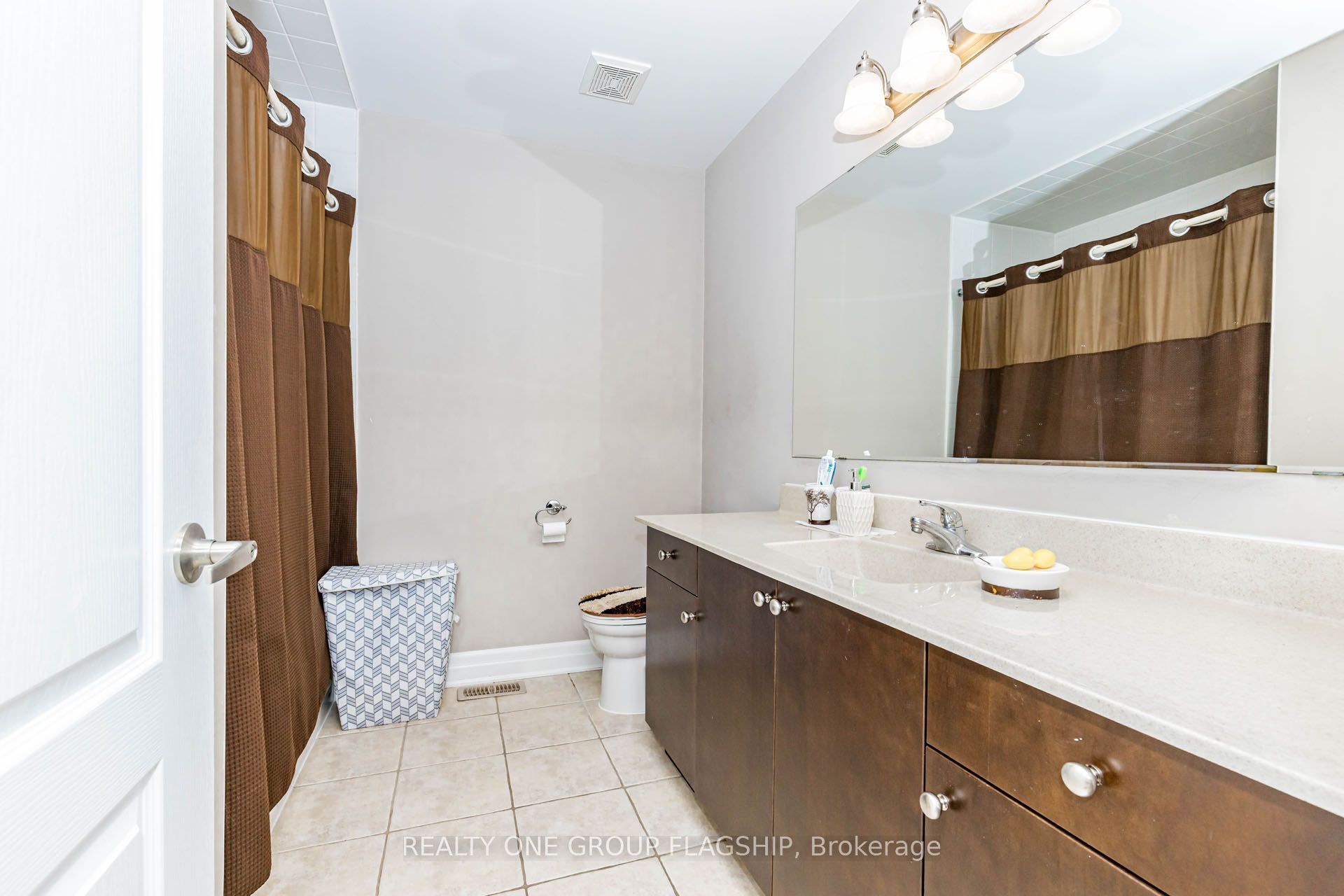 715 Casarin Crescent Property Photo 37